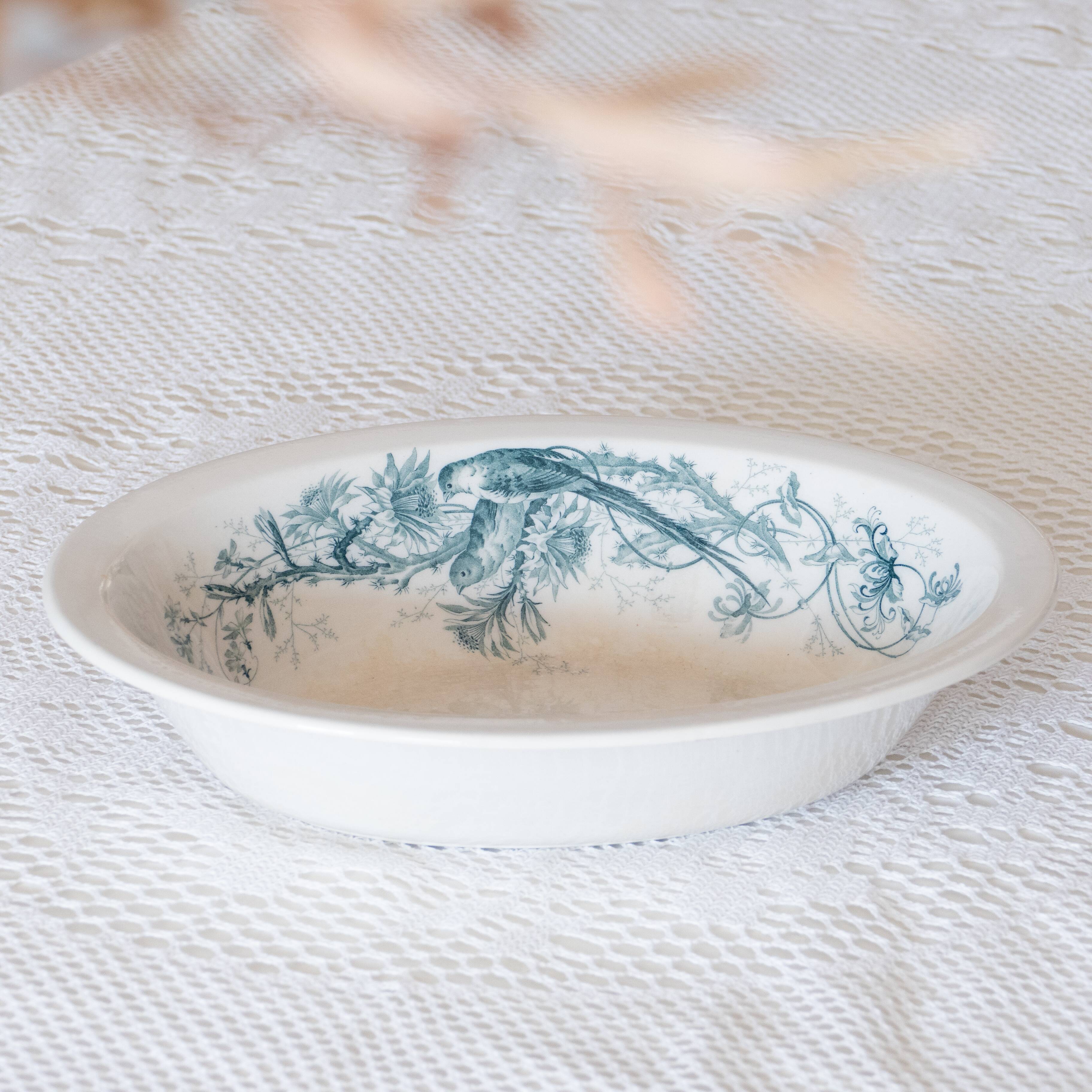 Large old iron earth dish Villeroy & Boch birds