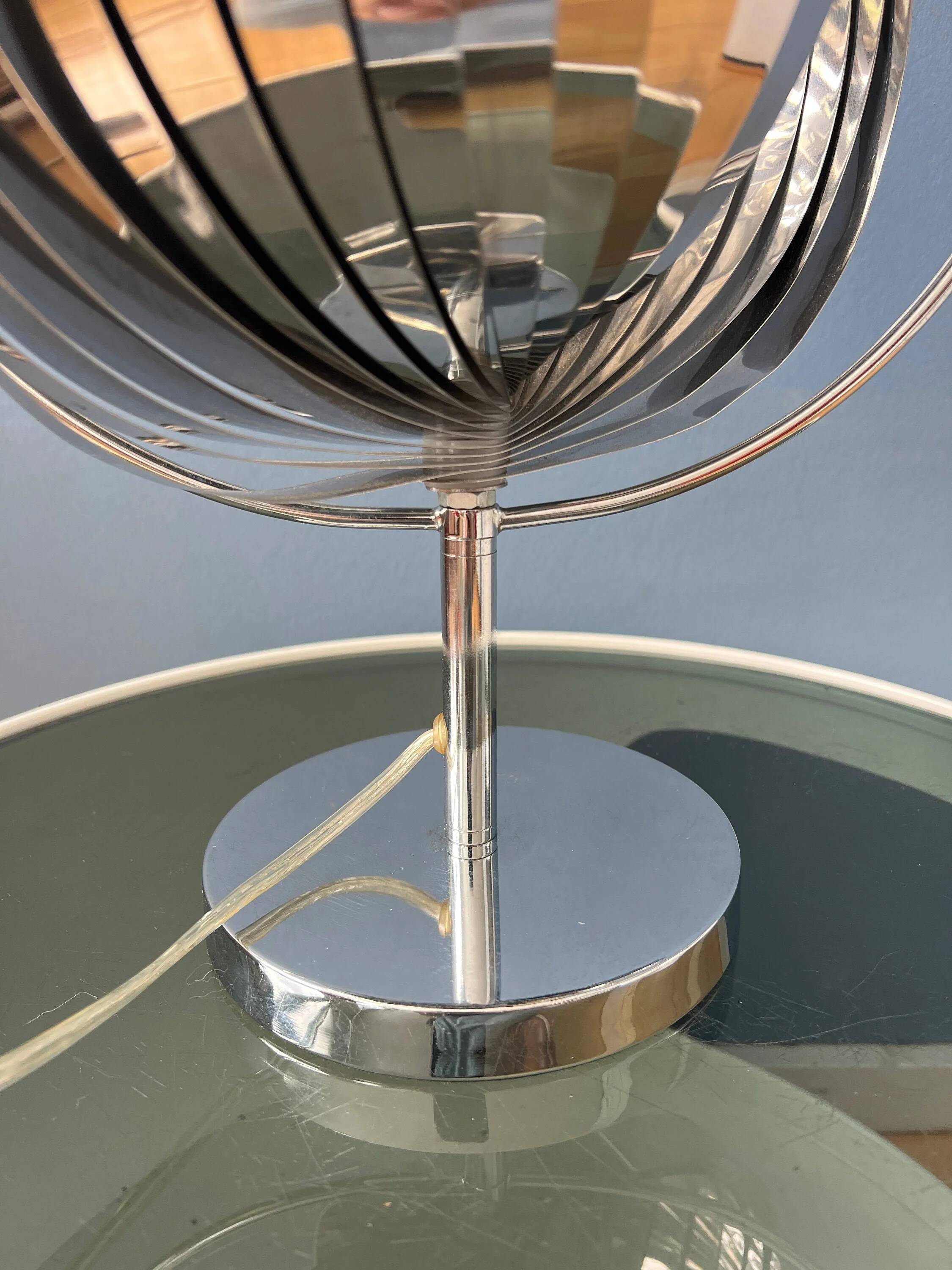 Lampe de table uplighter « Cup » en métal, couleur argent