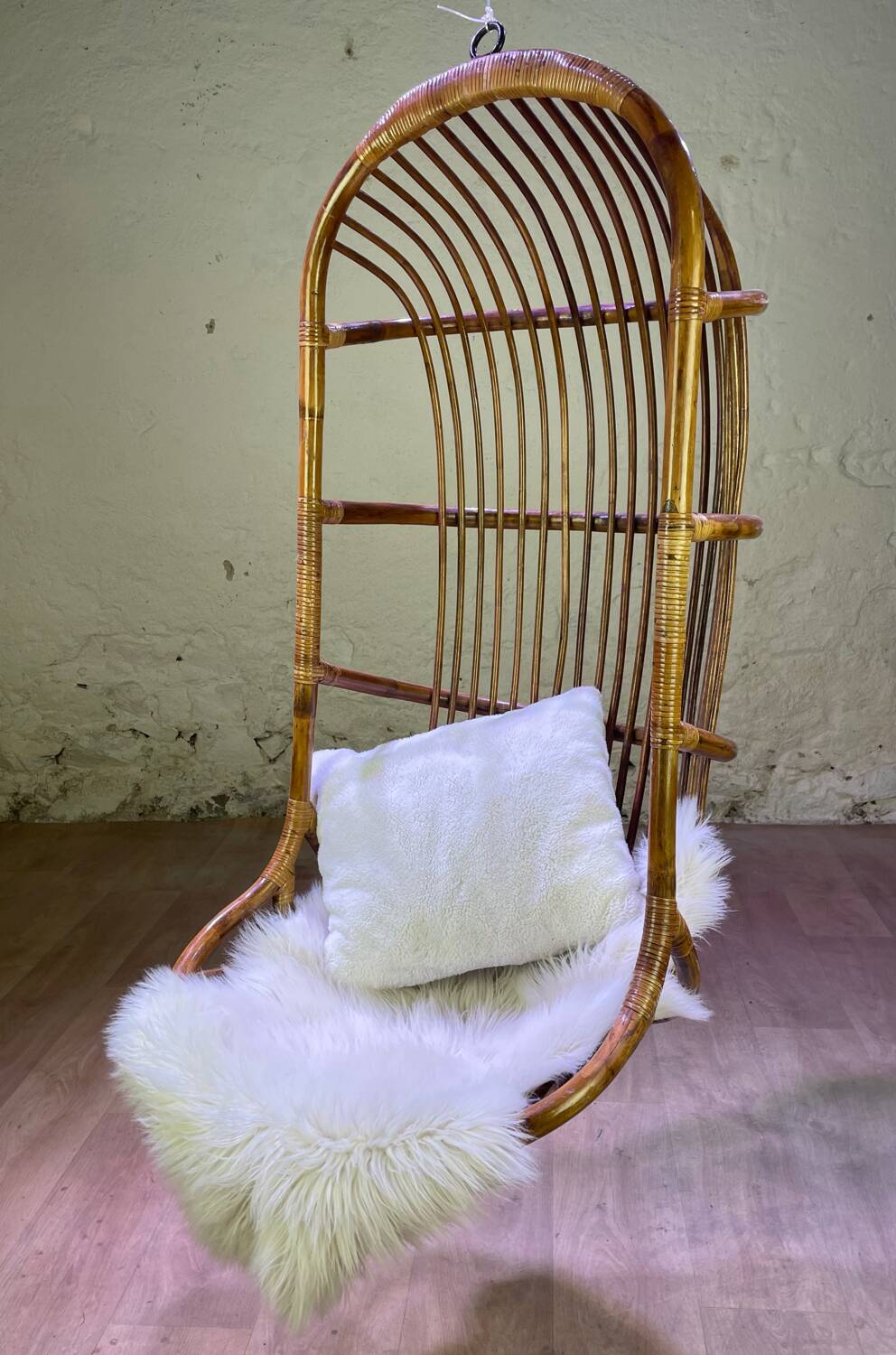 Fauteuil suspendu en rotin vintage