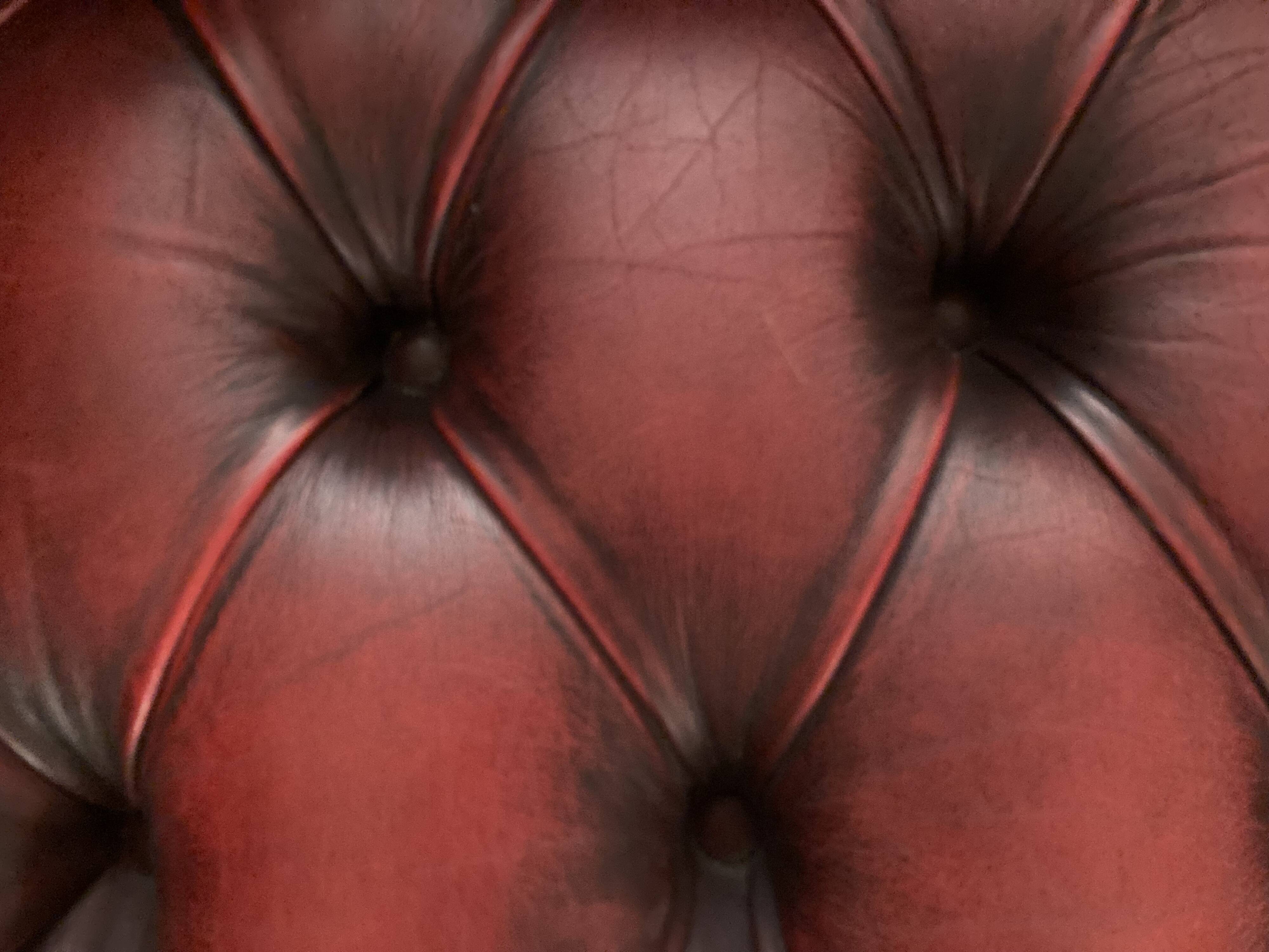 Chesterfield sofa 3-seater and its 2 armchairs