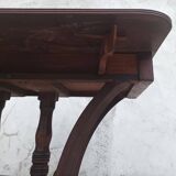English drop-leaf table in mahogany from the 19th century.