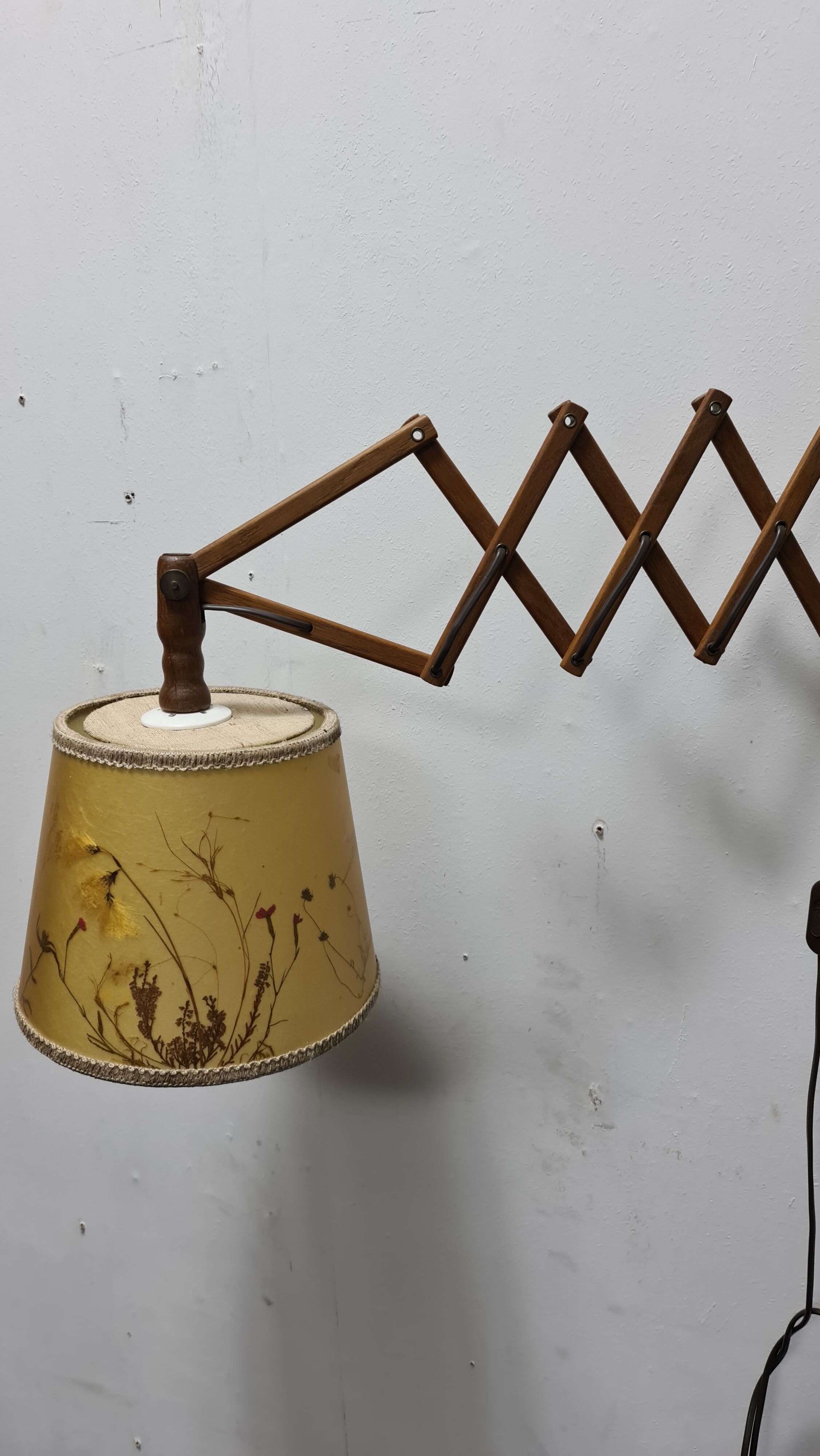 Vintage scissor lamp