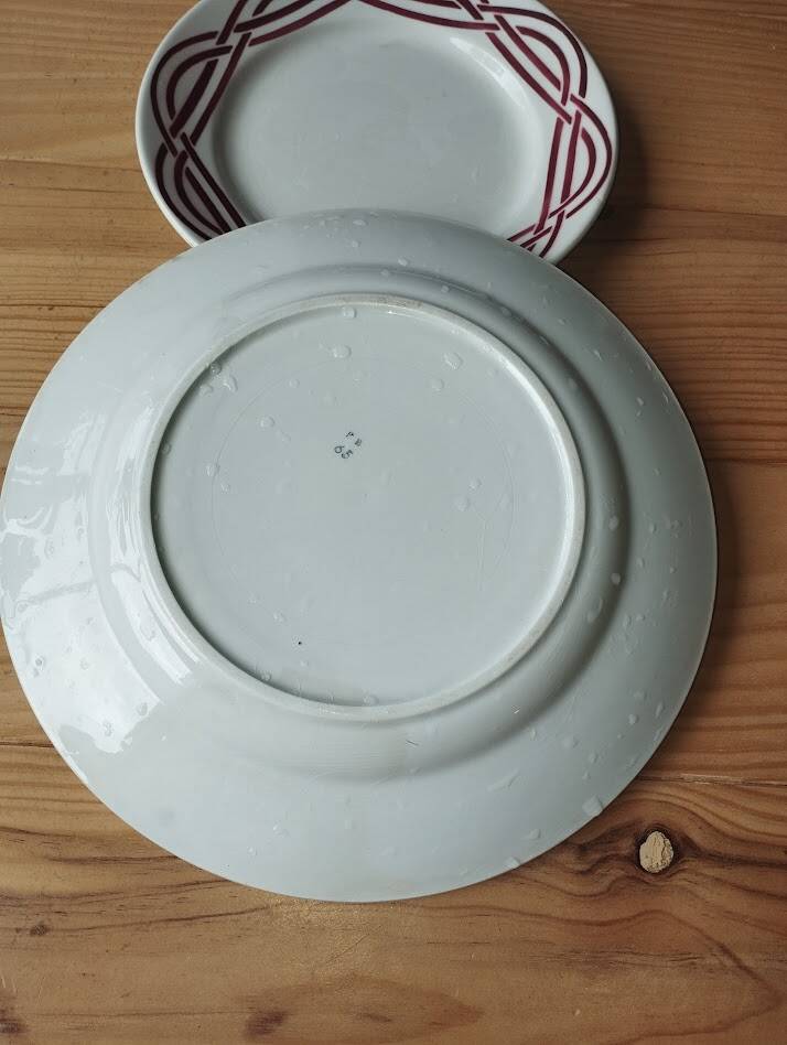 Ensemble de service Art Déco en faïence bordeaux – 3 pièces