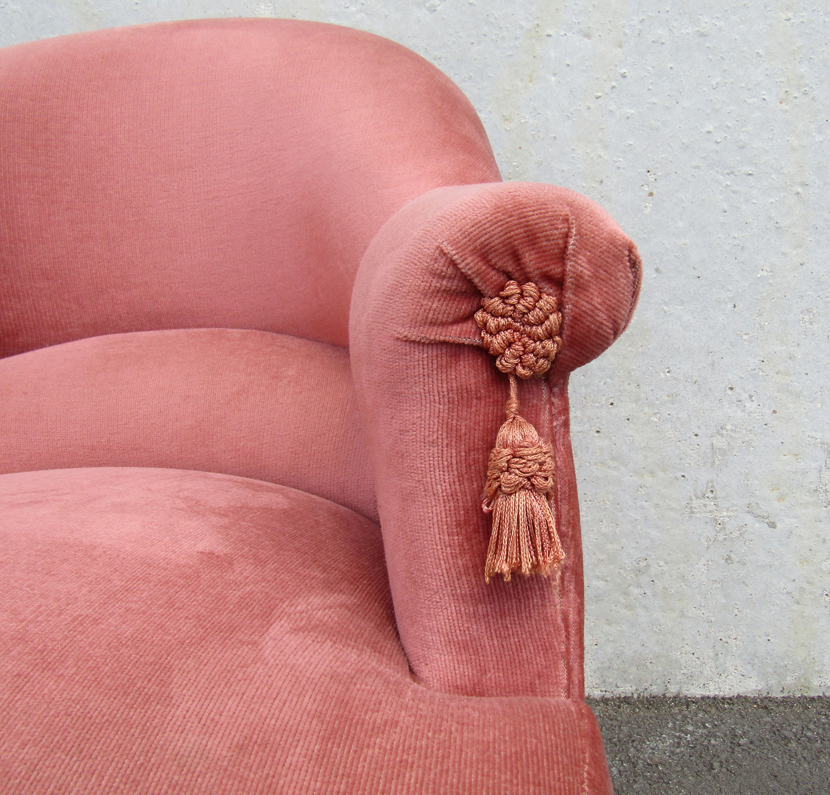 Vintage pink toad chair