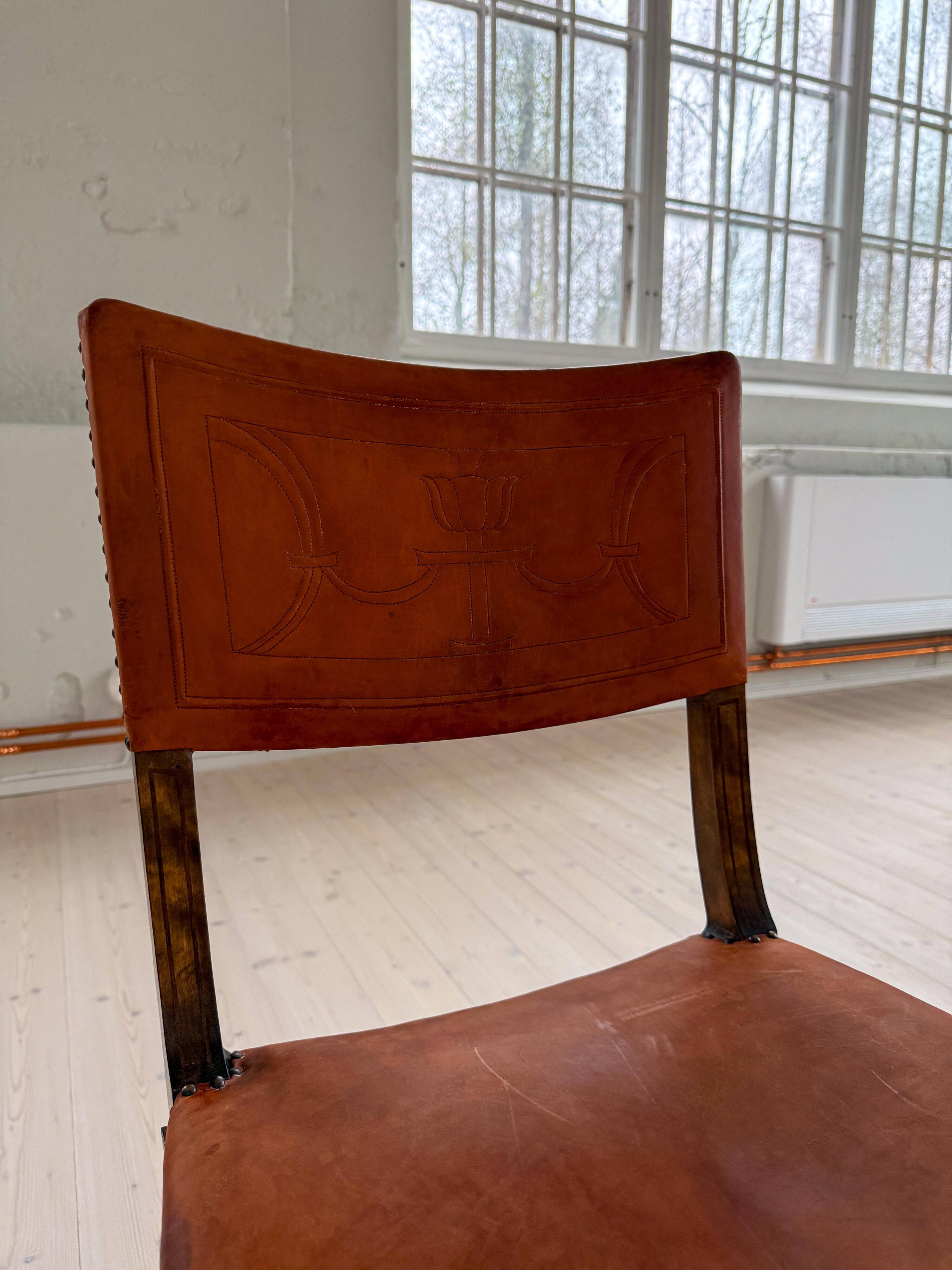 Chaise suédoise Art déco en pin et cuir Carl Bergsten 1929