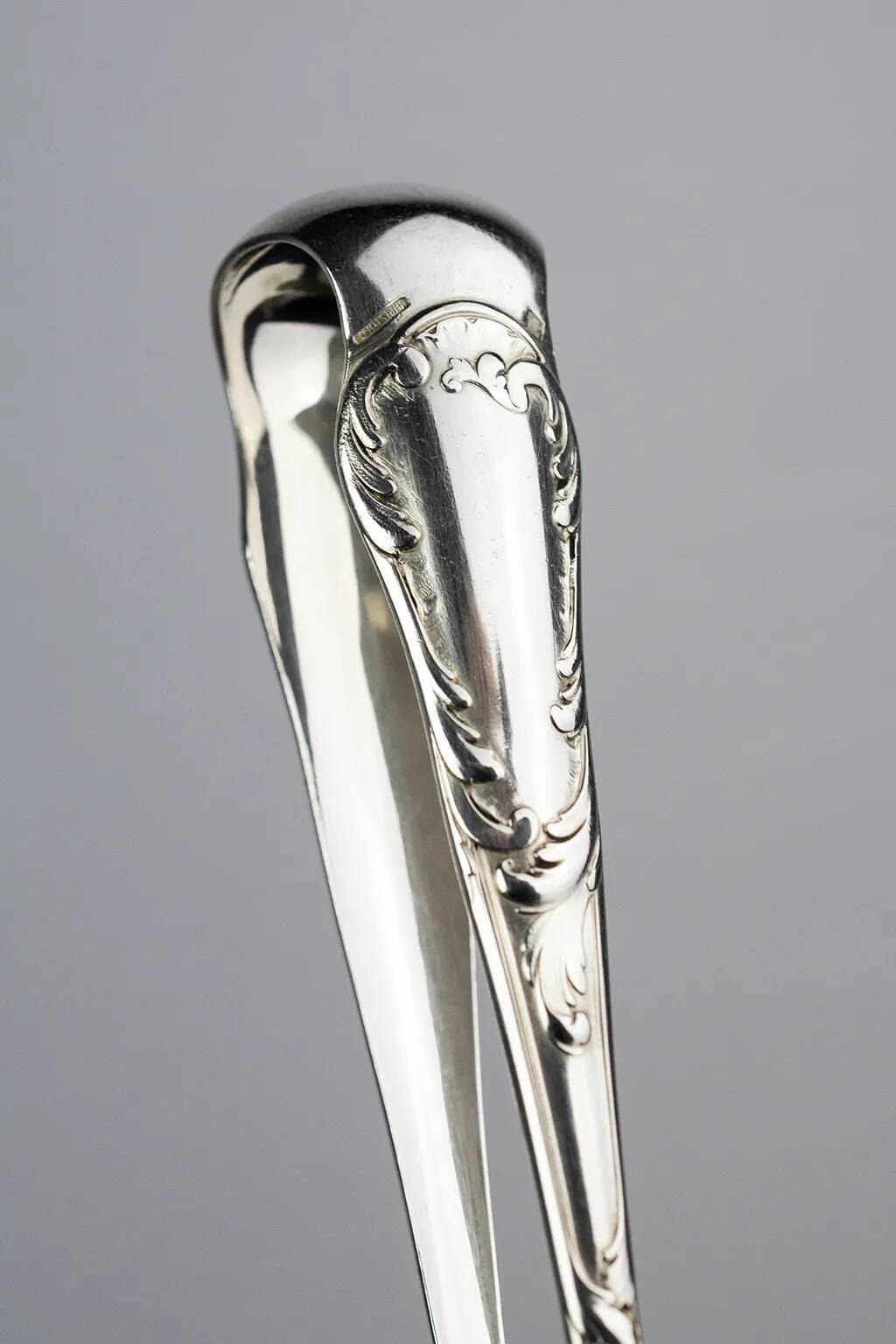 Christofle sugar tongs in silver-plated metal, Louis XV style, 19th century