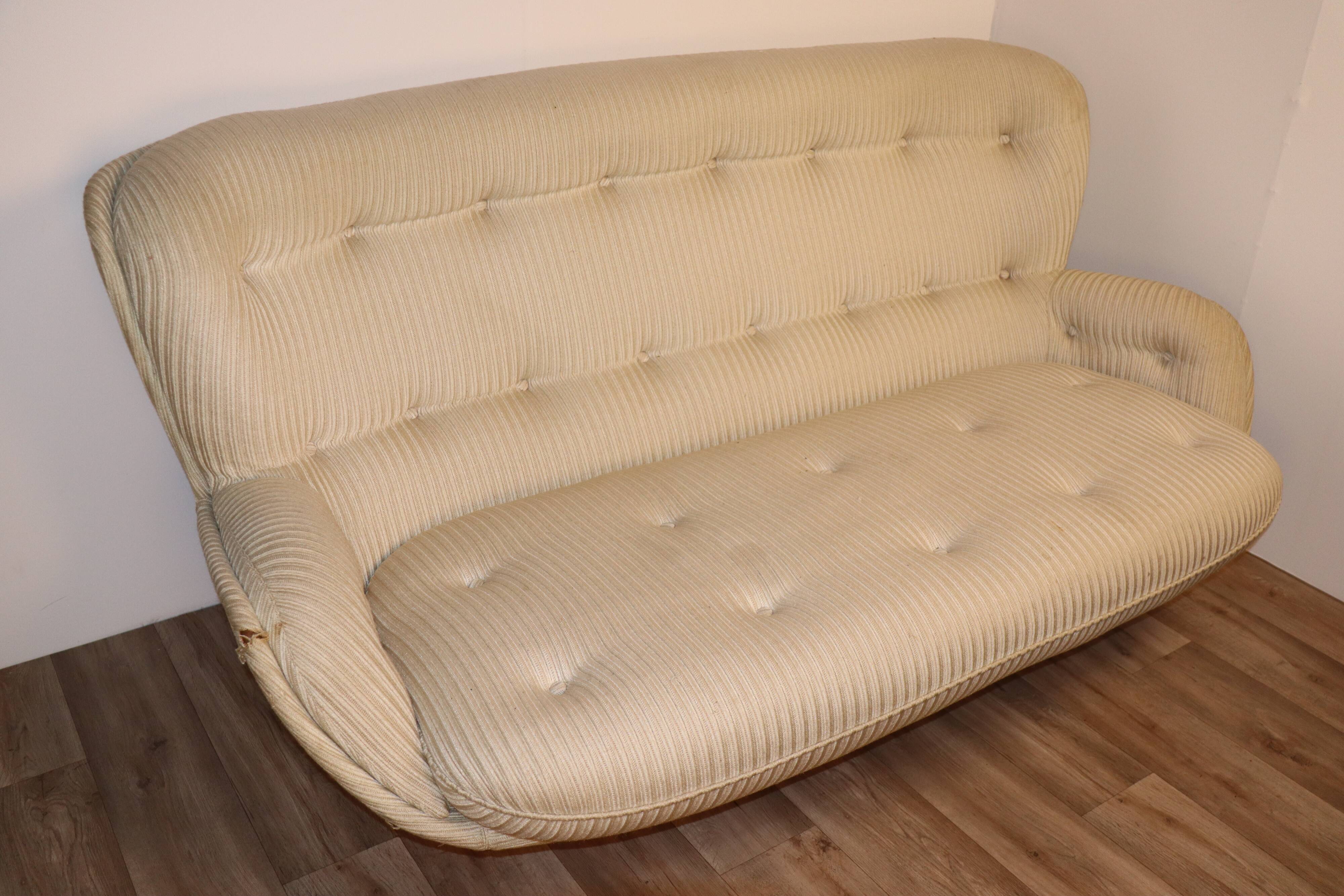 Vintage sofa "Karaté" by Michel Cadestin Airborne edition 1970