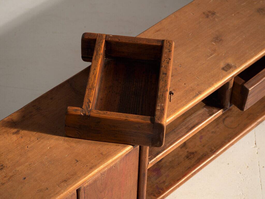Meuble bas ancien chinois en bois d’orme – Chine, vers 1900