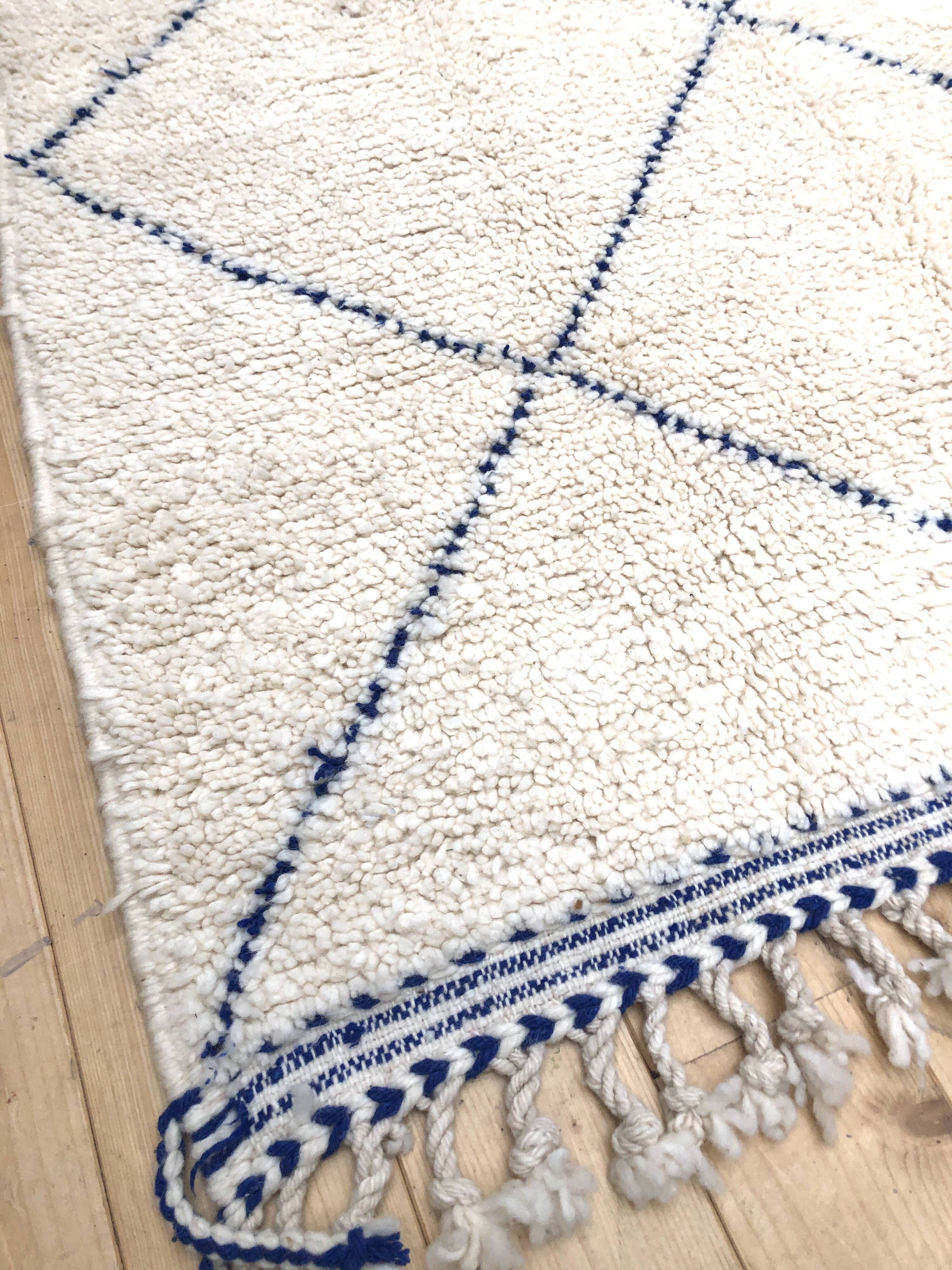 Moroccan Berber carpet Beni Ouarain with majorelle blue diamonds 1.89x1.38m