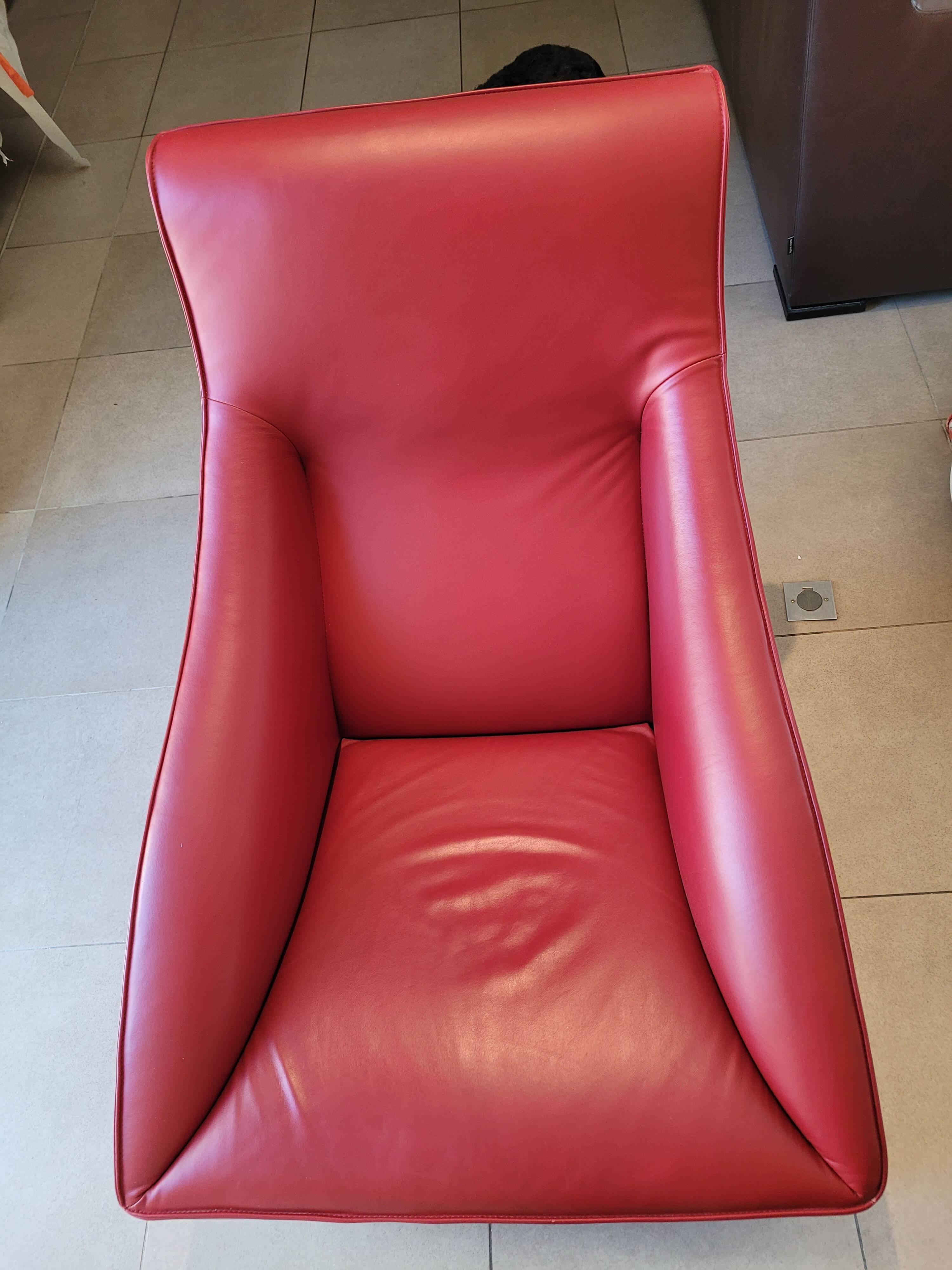Doda Molteni leather armchairs and pouf