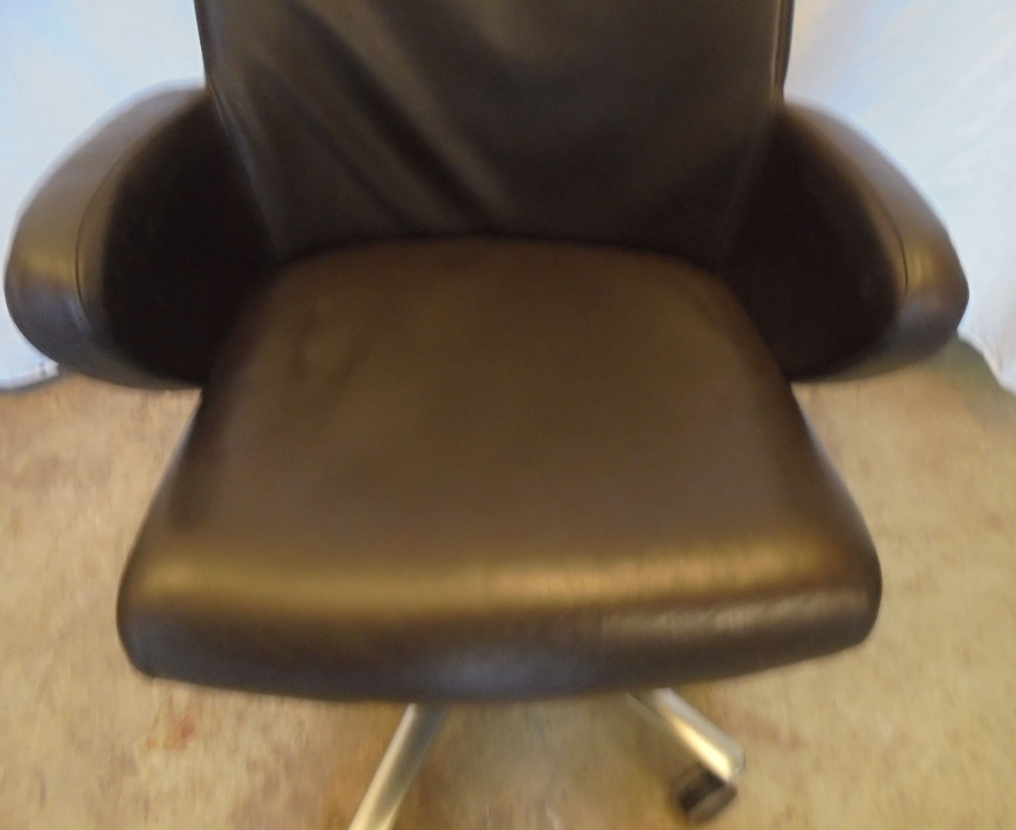 2000s Emmegi leather Italian office chair