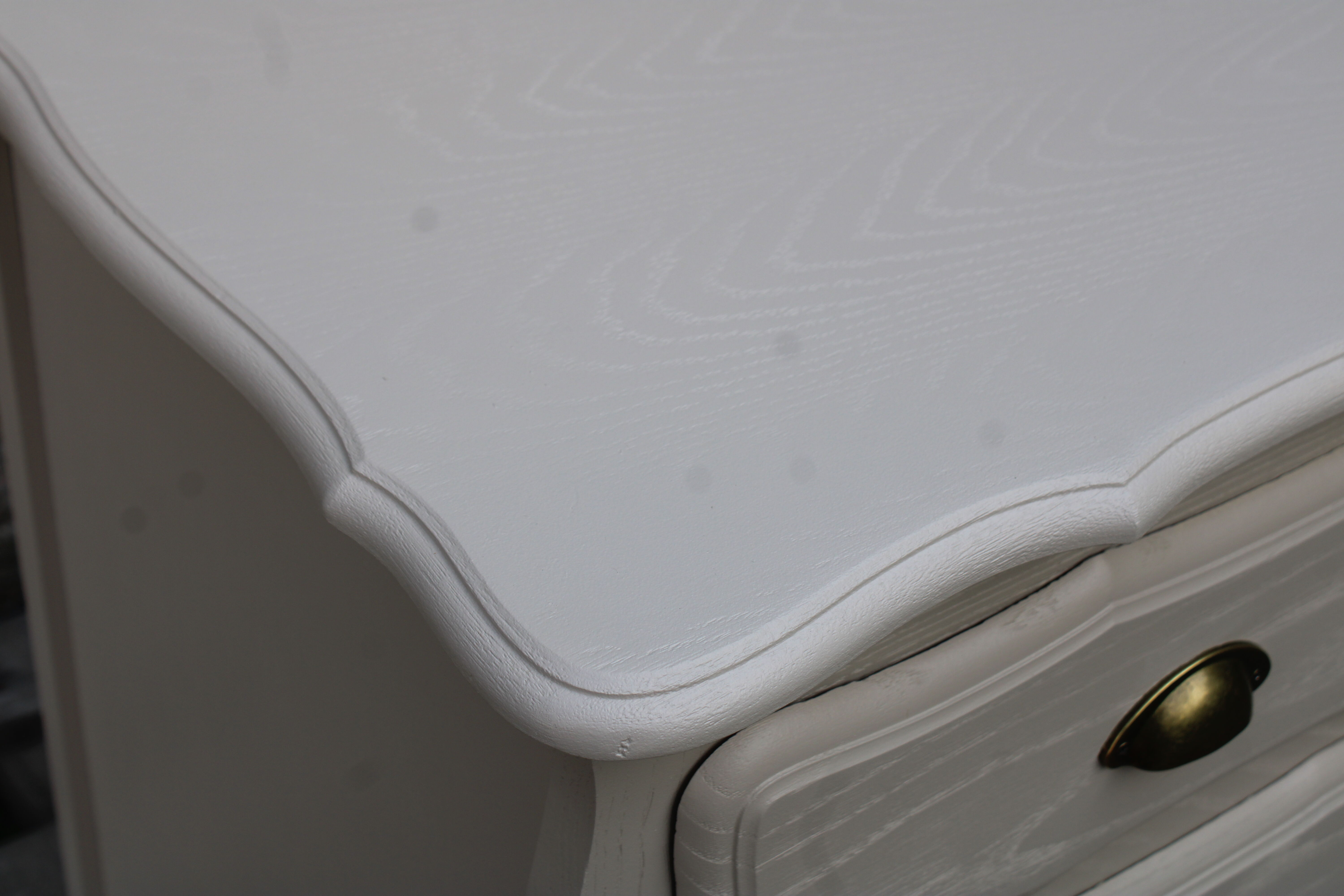 Commode vintage rénovée Greige Galuchat – Style campagne chic