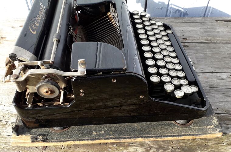 Machine a écrire Rexpel