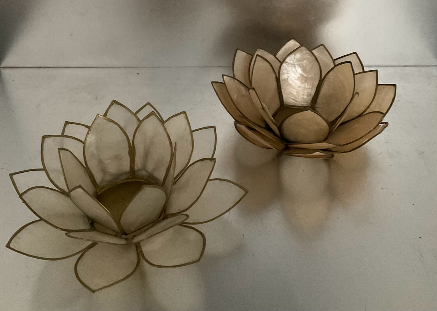 Pair of lotus candle holders in mother-of-pearl