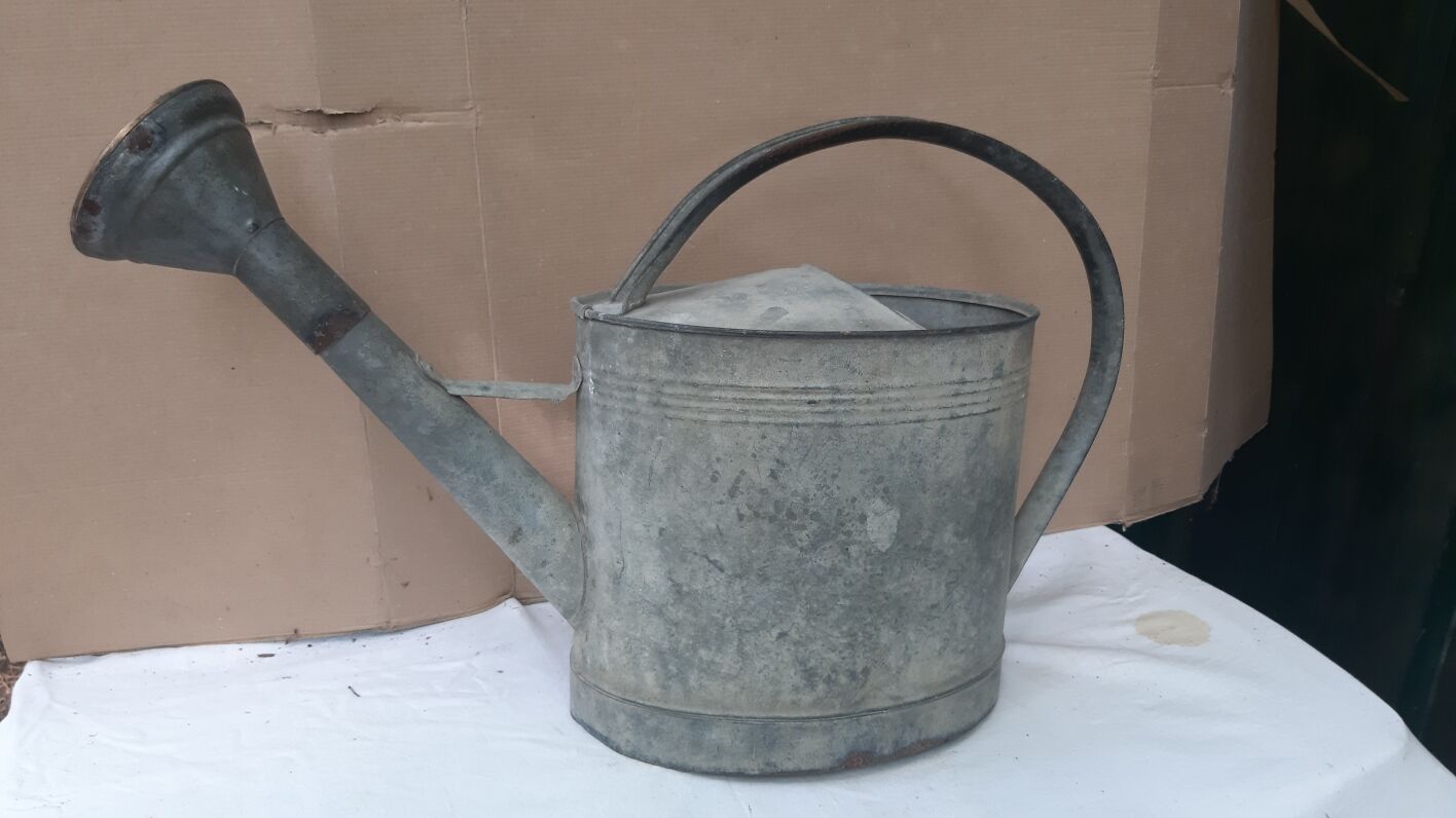 Zinc watering can