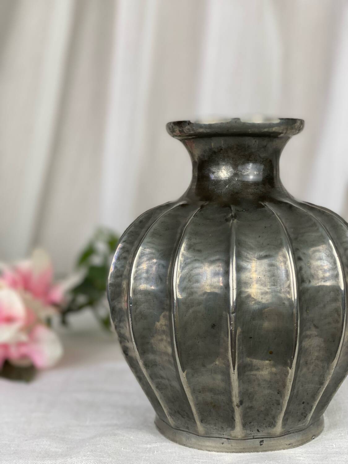 Pewter vase embossed by Alice and Eugène Chanal, 1900, signed