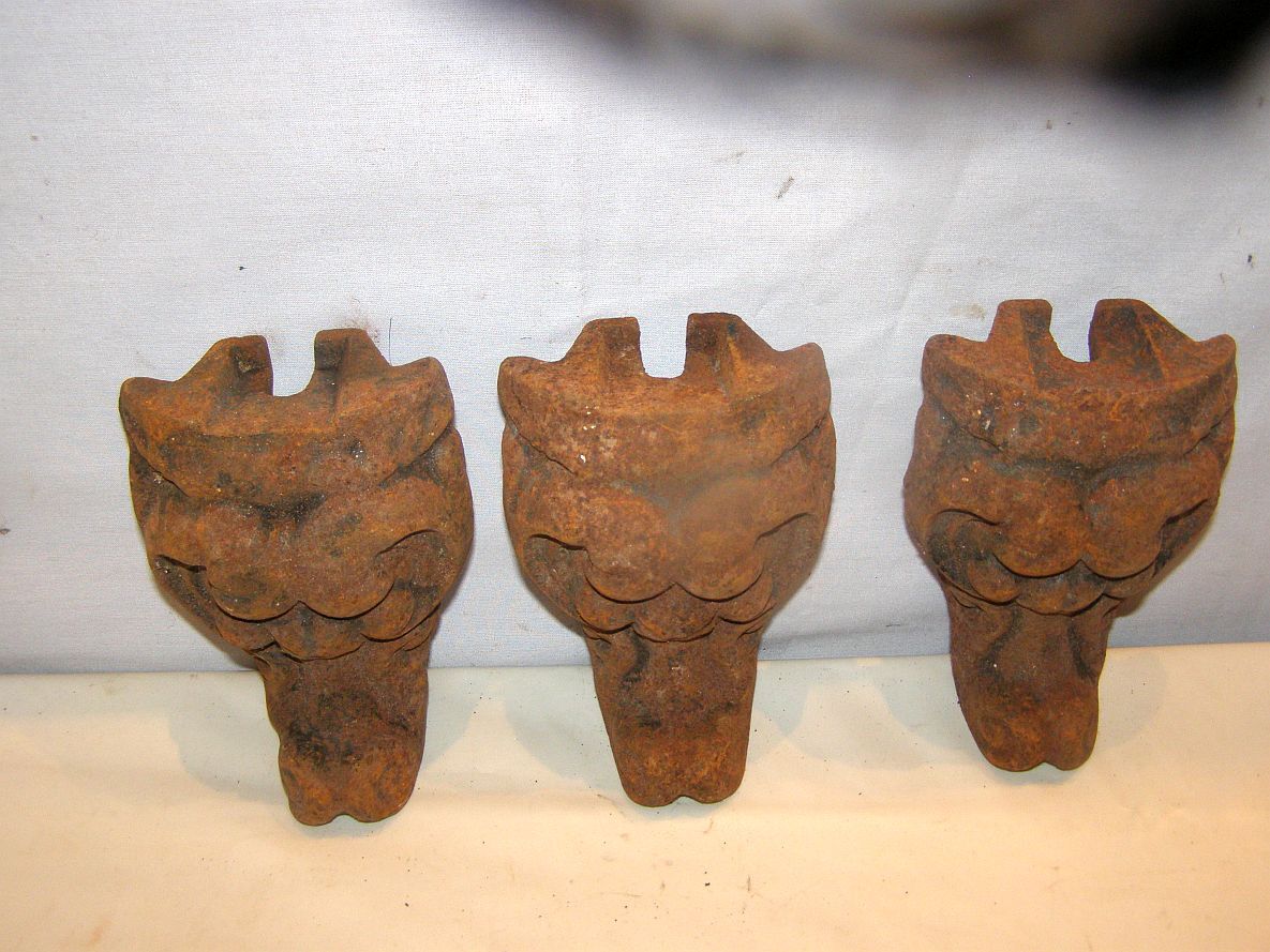 3 old cast iron bathtub legs height 14cm