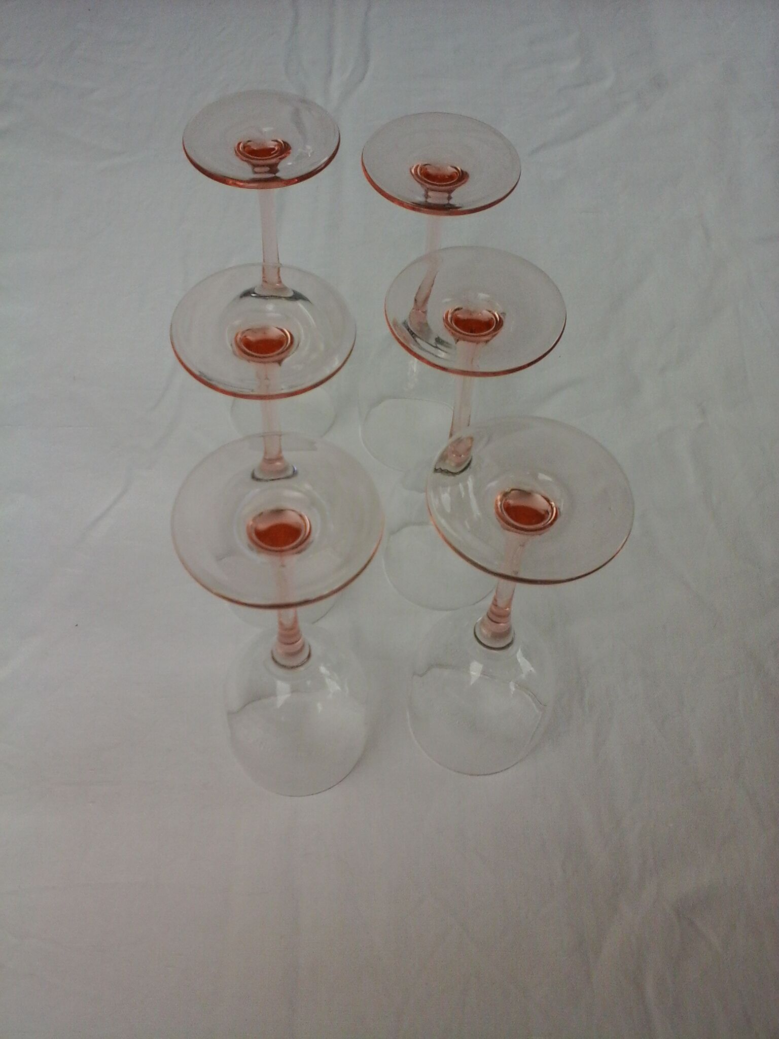 6 glasss of wine on pink foot