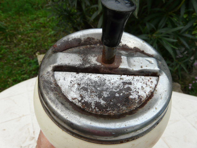 Tulip and culbuto standing ashtray