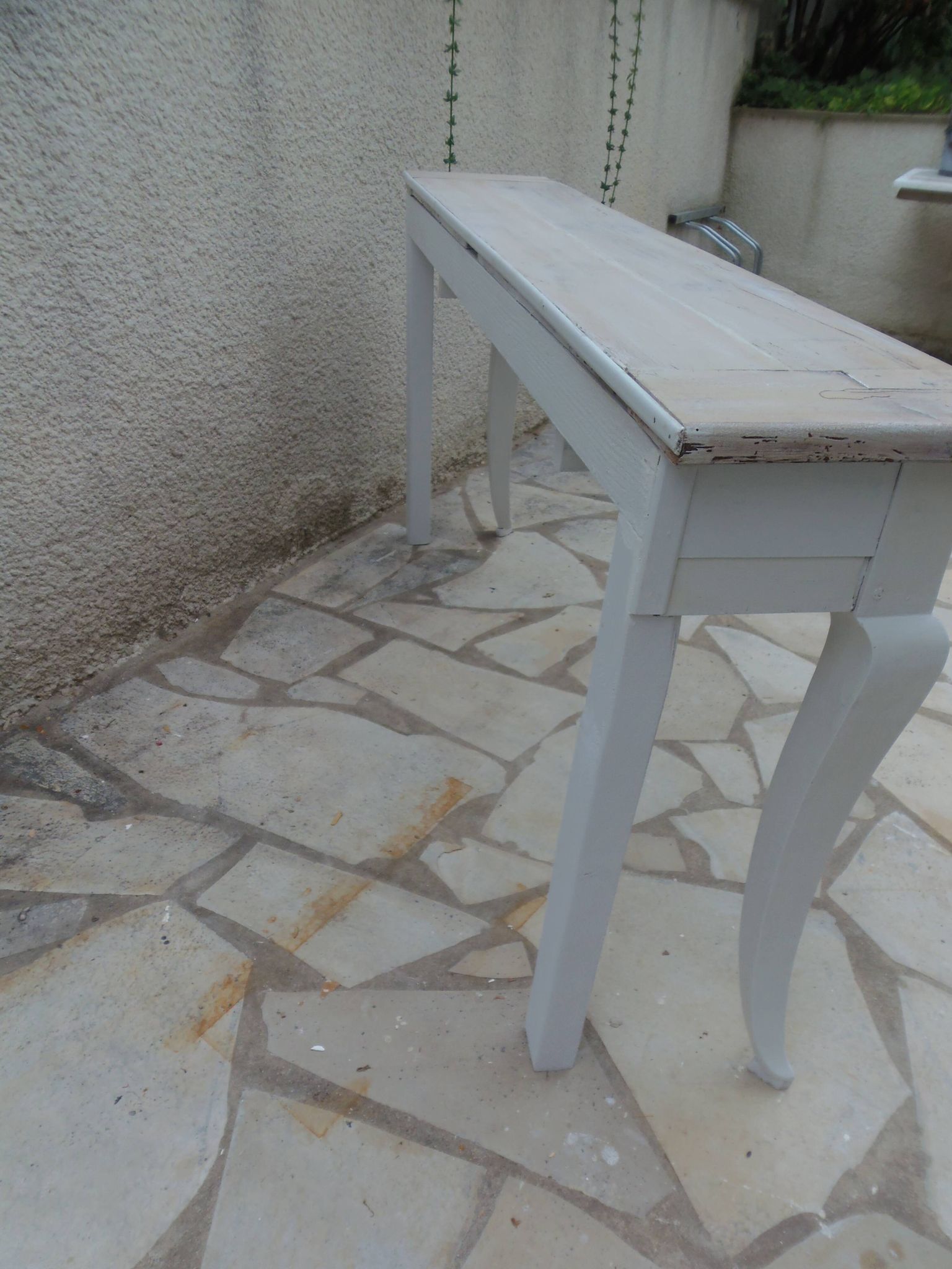 Vintage grey cotton console. This elegant console has been renovated.
