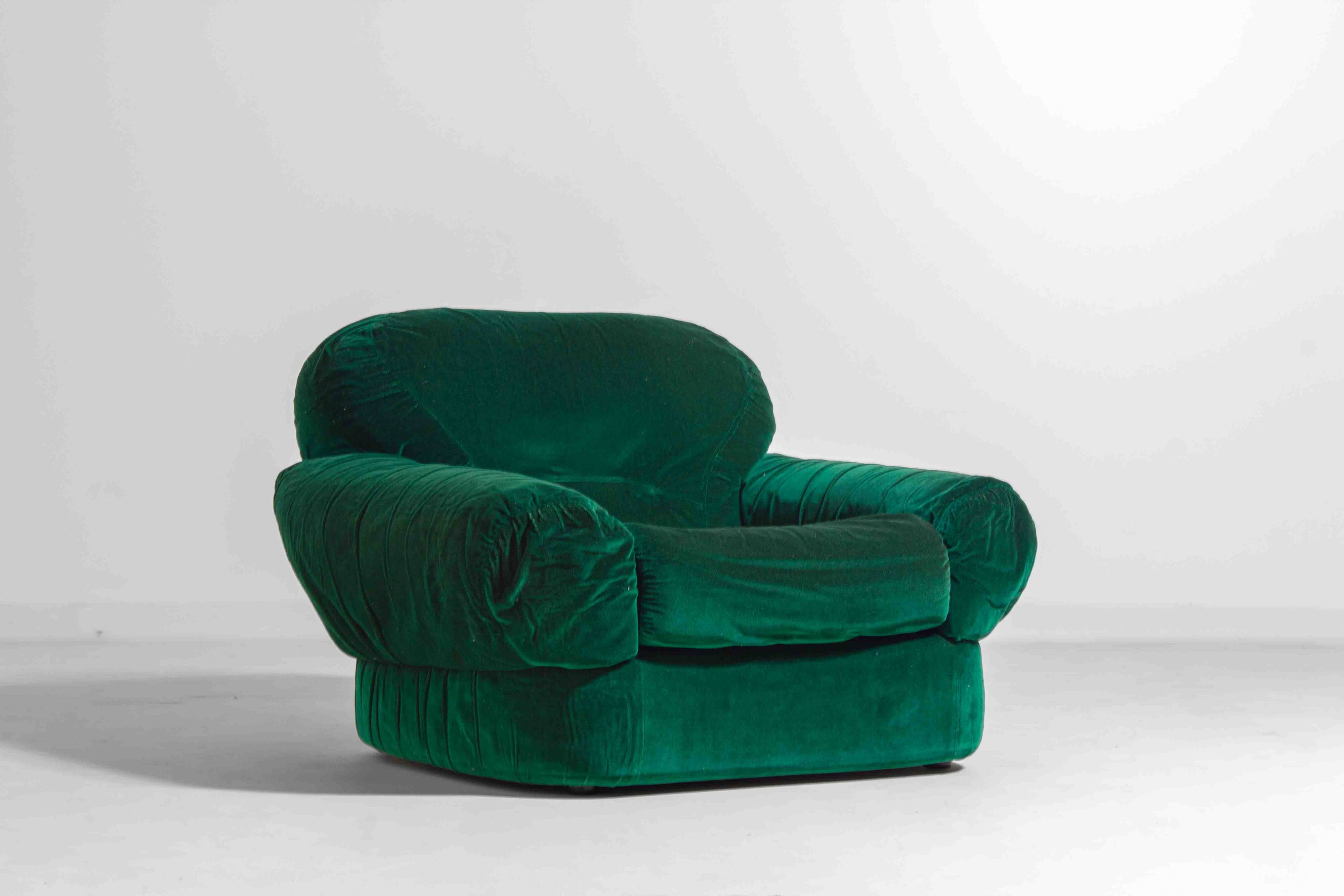 Paire de fauteuils de salon en velours vert, Italie, années 1970