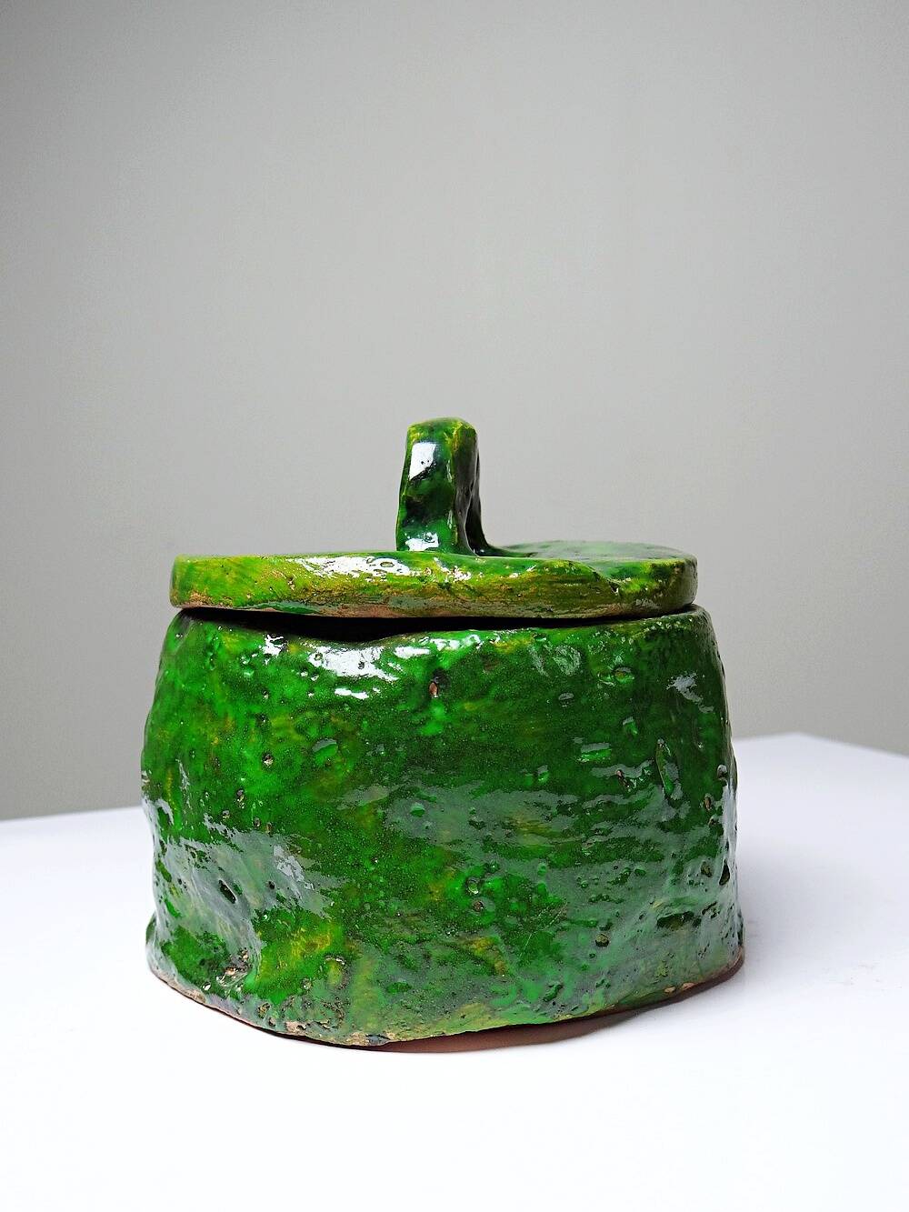 Petite boîte en céramique émaillée verte style brutaliste artisanat vintage