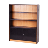 Mid Century display cabinet made in Czechia '50s. Restored Oak.