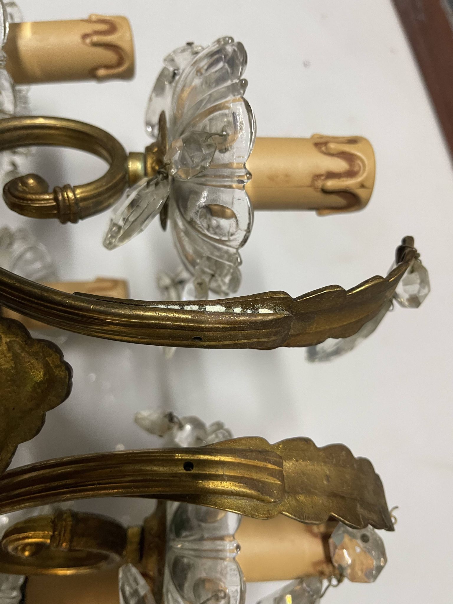 Grandes appliques murales en bronze et cristal, ensemble de 2, Italie, années 1950.