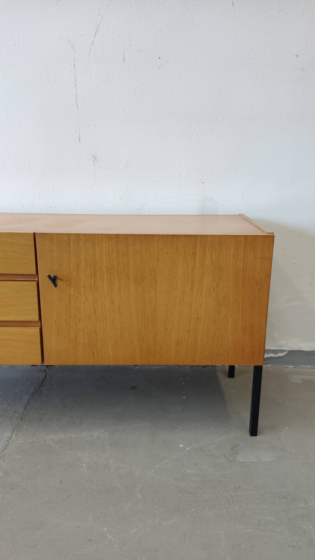 Modernist buffet