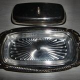Beurrier en méal argenté couvercle décoré