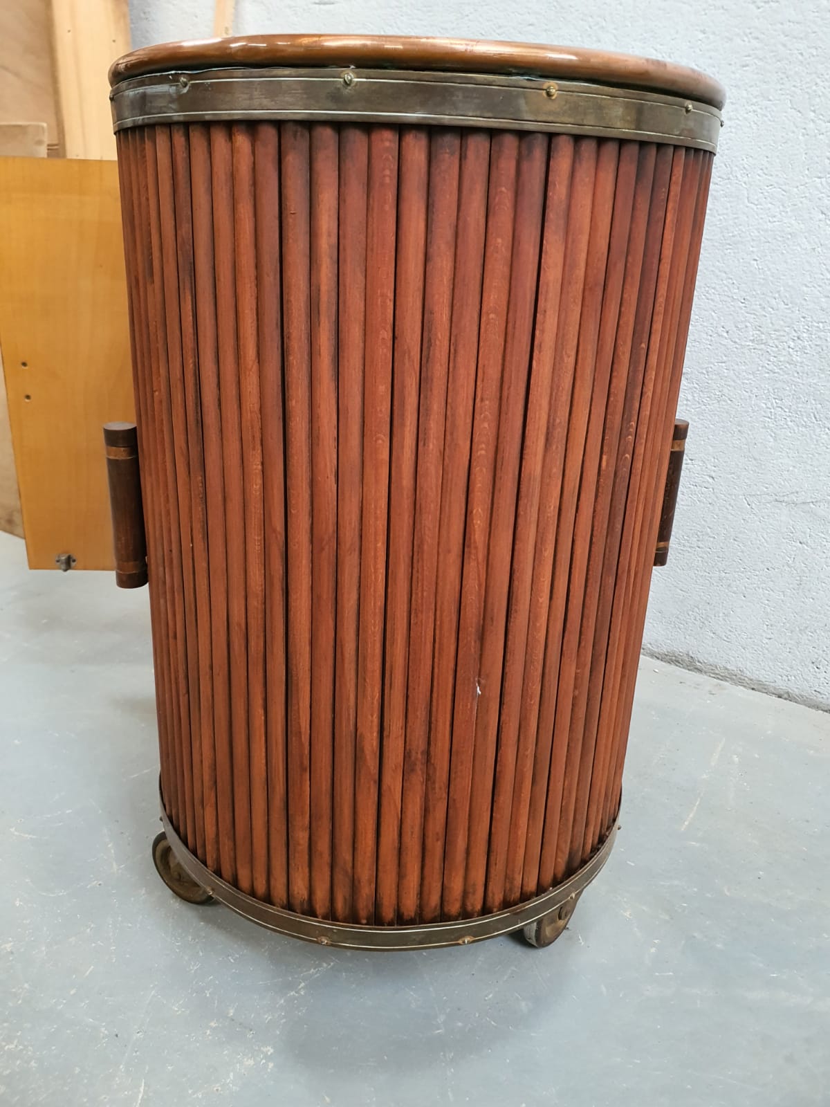 Art deco roller bar