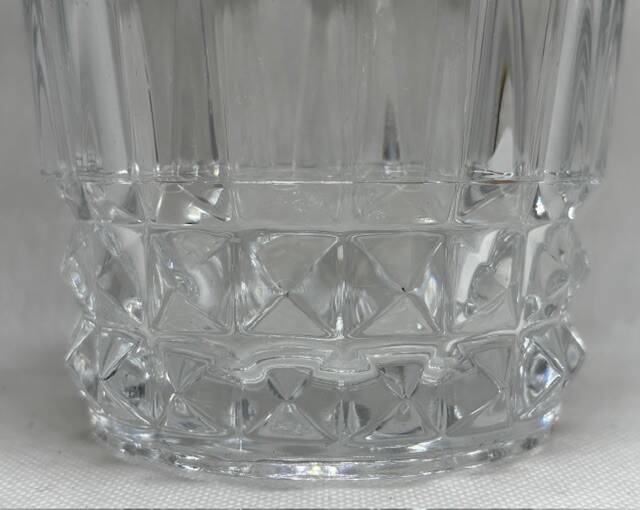 Diamond-cut crystal ice bucket