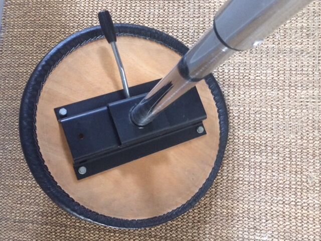 Telescopic 70's stool