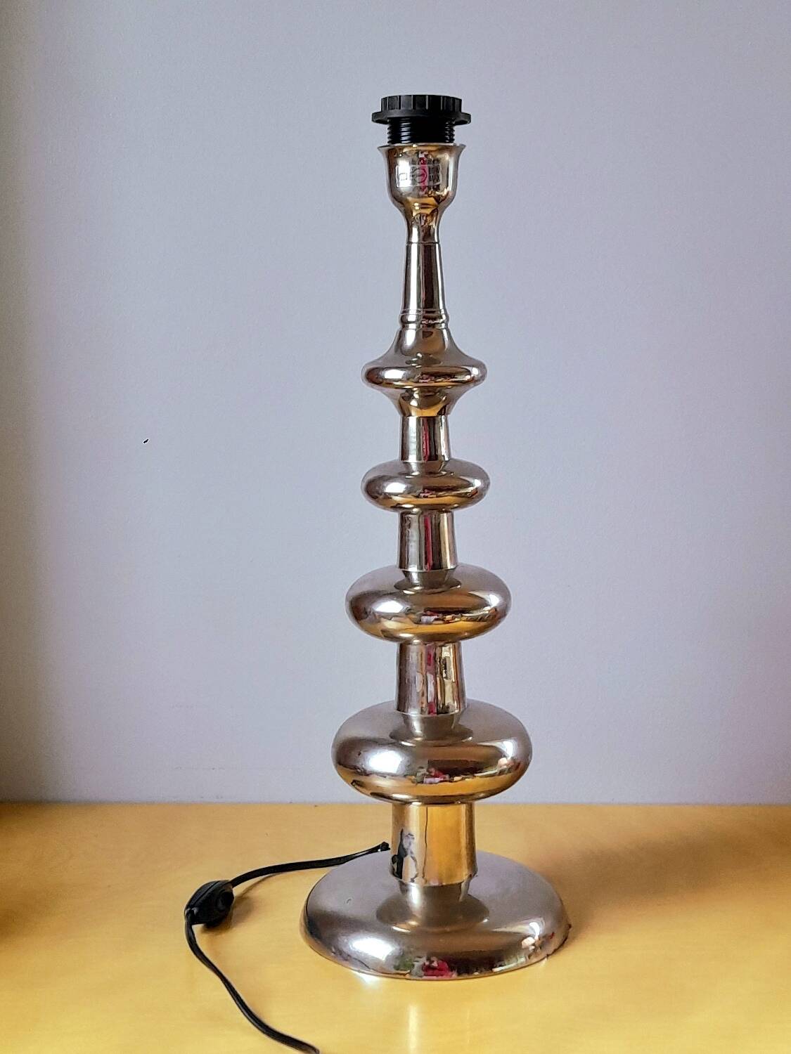 Space age lamp in chrome metal from the 1970s.