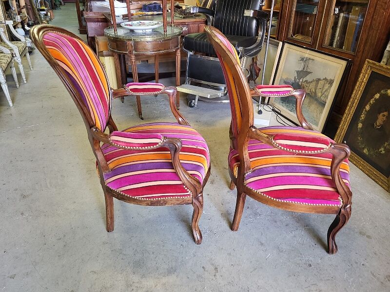 Pair of armchairs louis philippe medaillon walnut of the xix th century