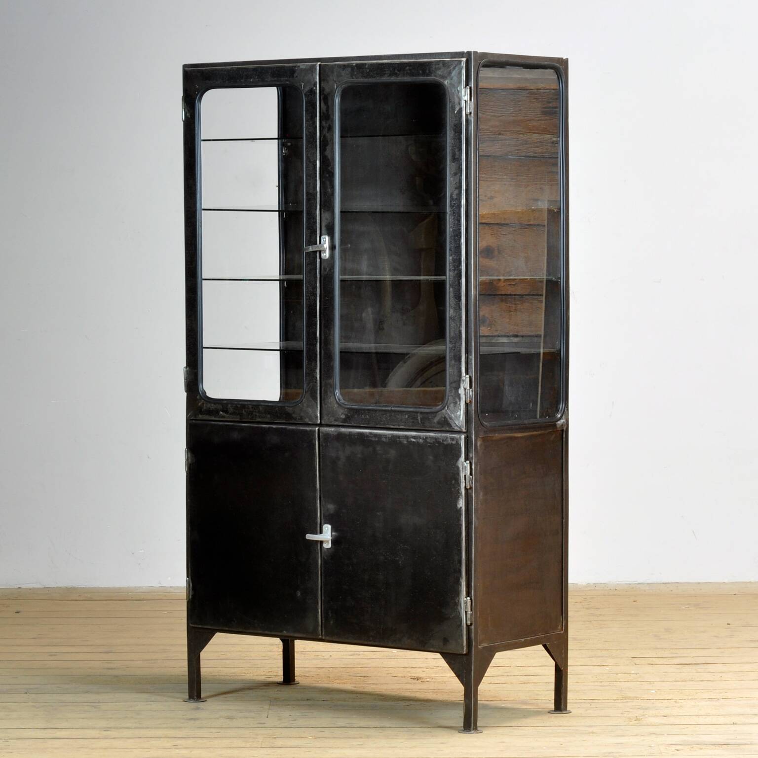 armoire médicale polie, années 1970