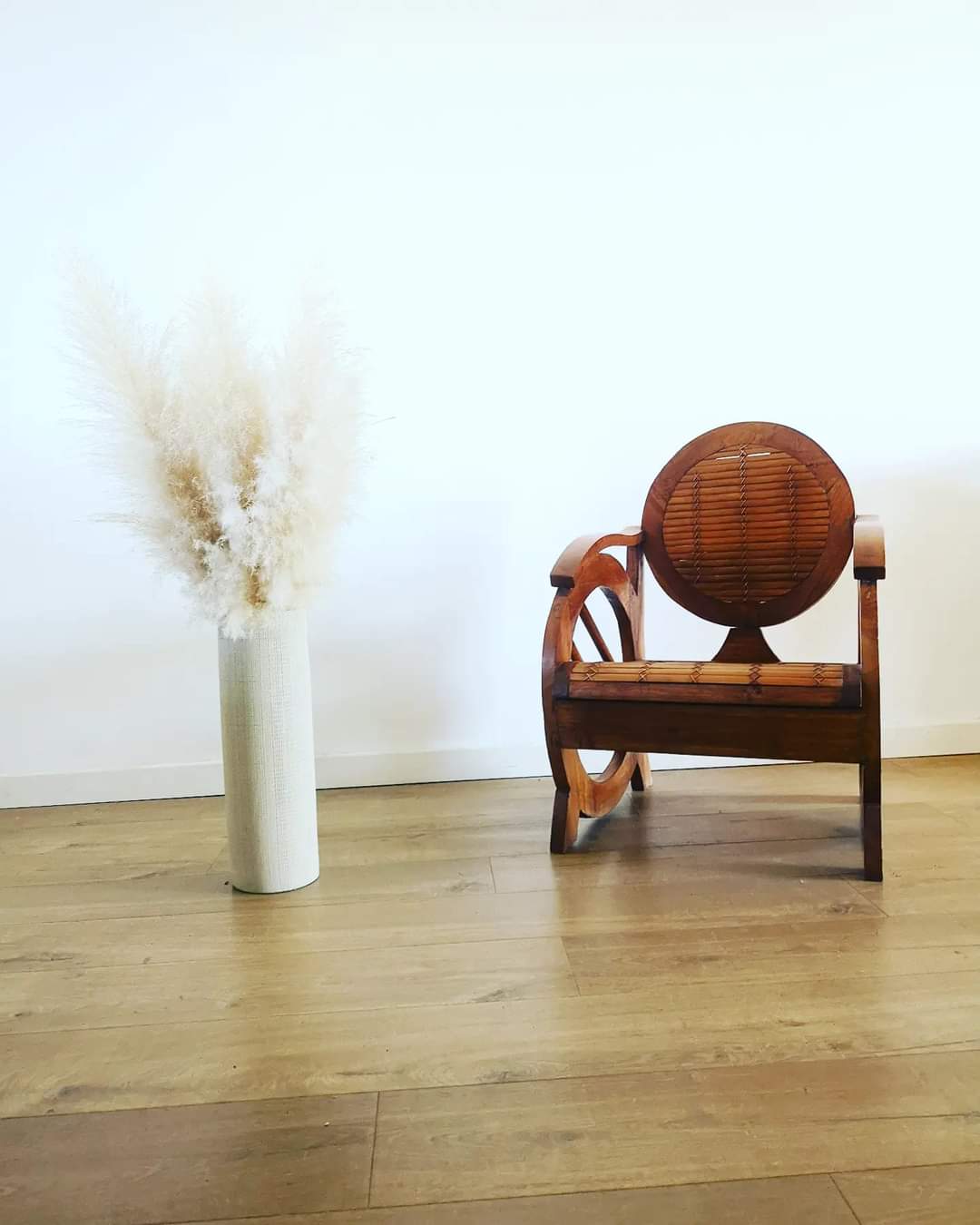 Colonial armchair in wood and bamboo