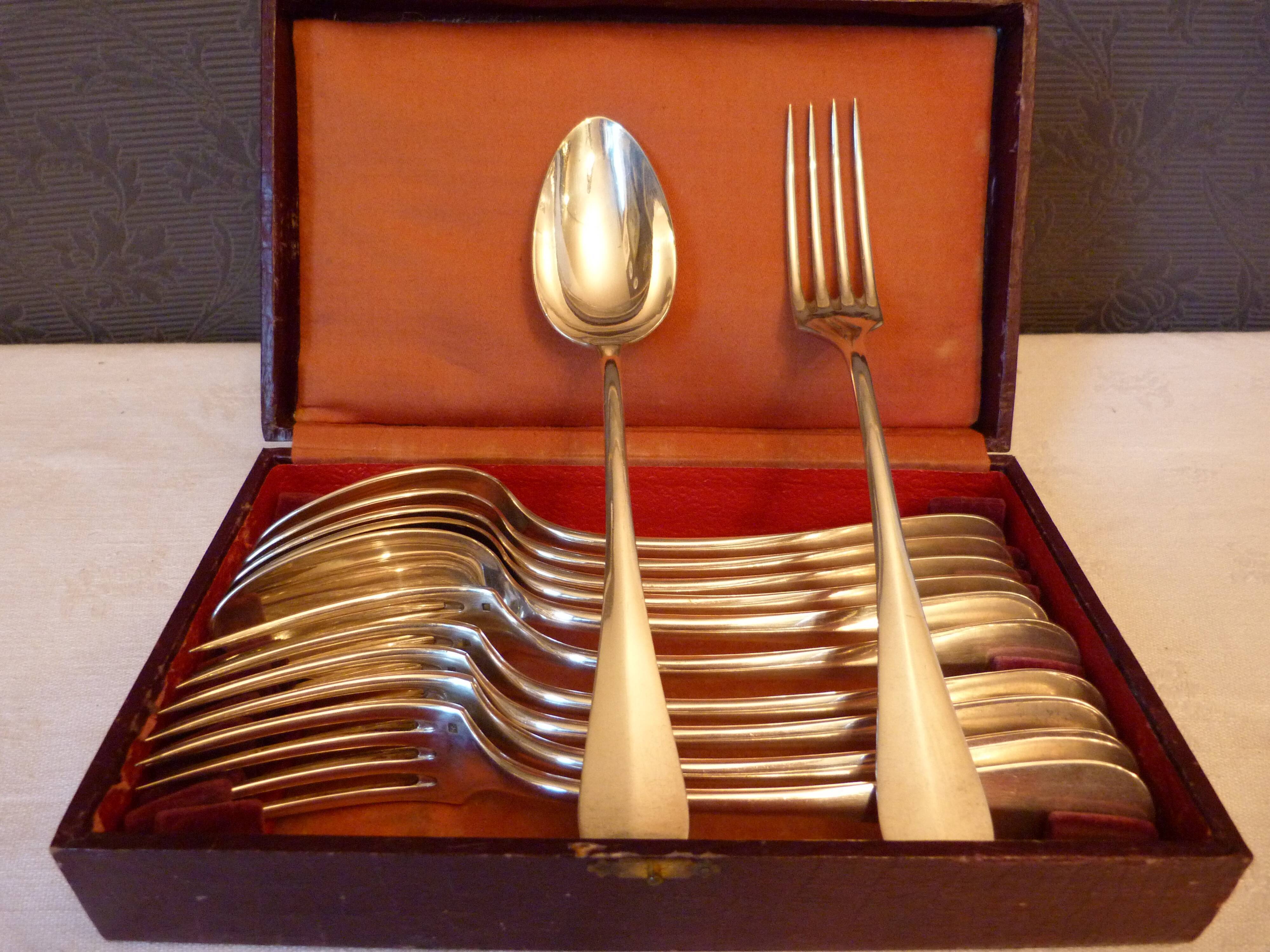box of 6 spoons and 6 forks