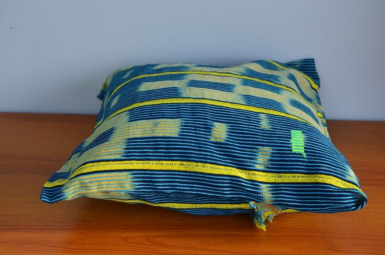 Housse de coussin en tissu baoulé jaune