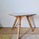 Table basse tripode – Rotin & Bambou – Plateau ovoïde bleu ciel