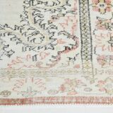 6x9 Persian Classic Cream & Black Vintage Rug, 183x287Cm