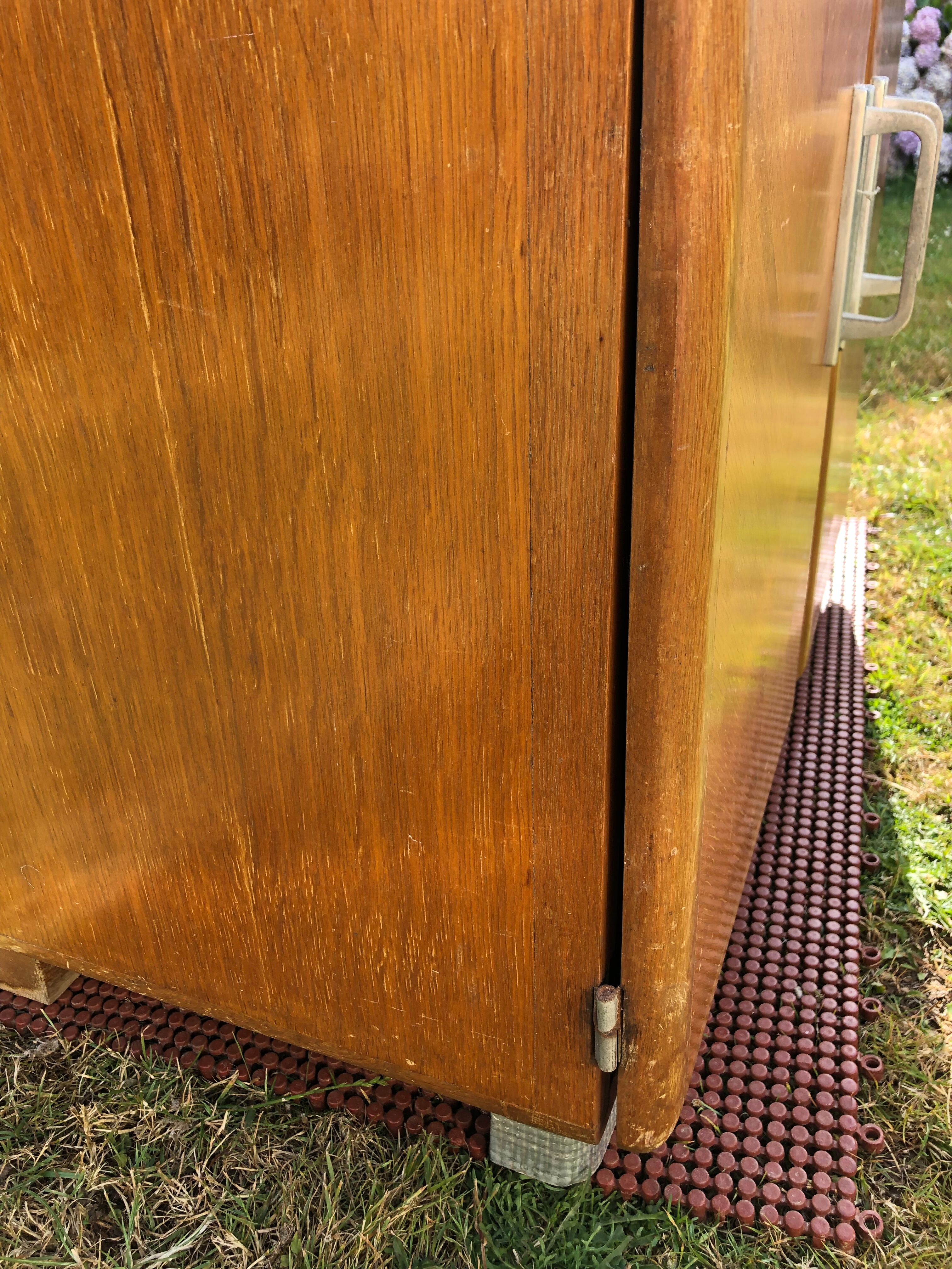 Buffet Mado vintage à 2 portes et 1 tirette en cp chêne.