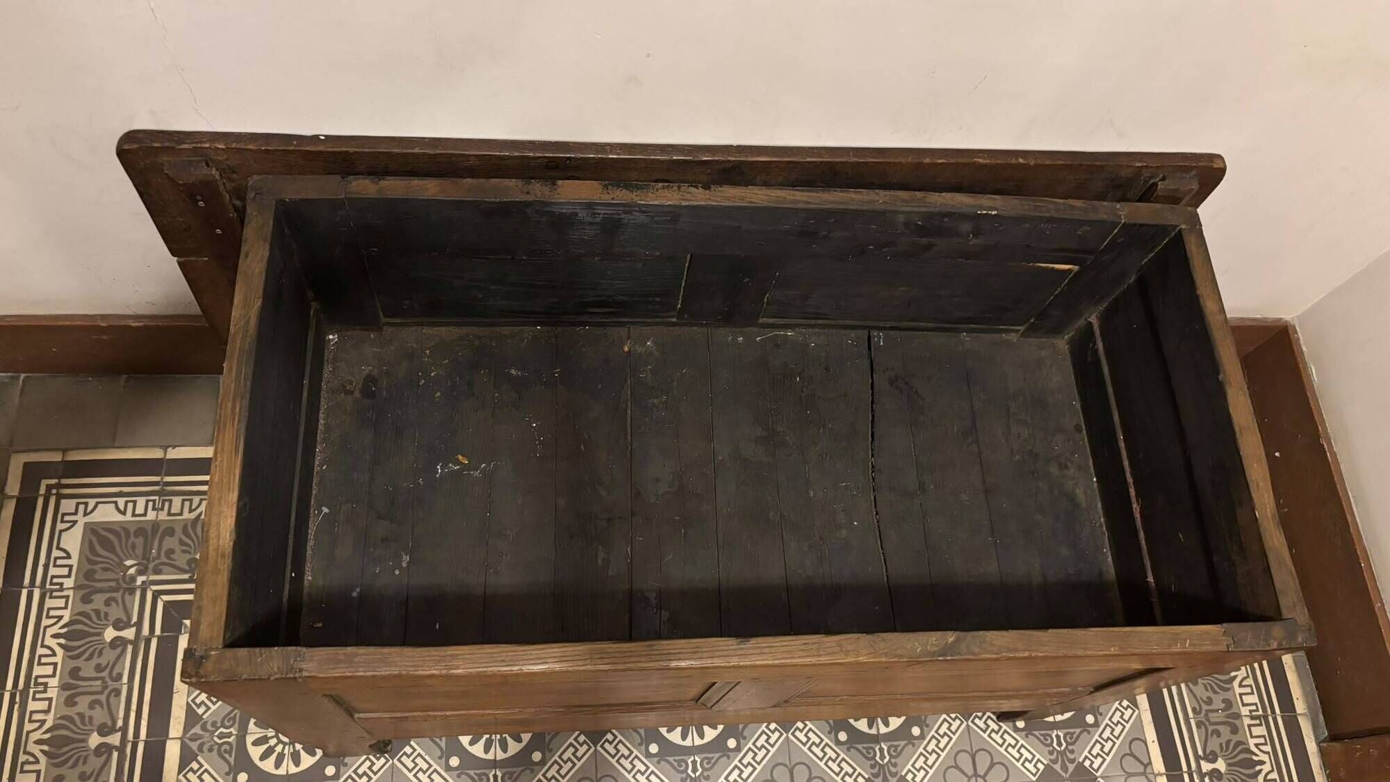 Old XIX solid dark wood dresser