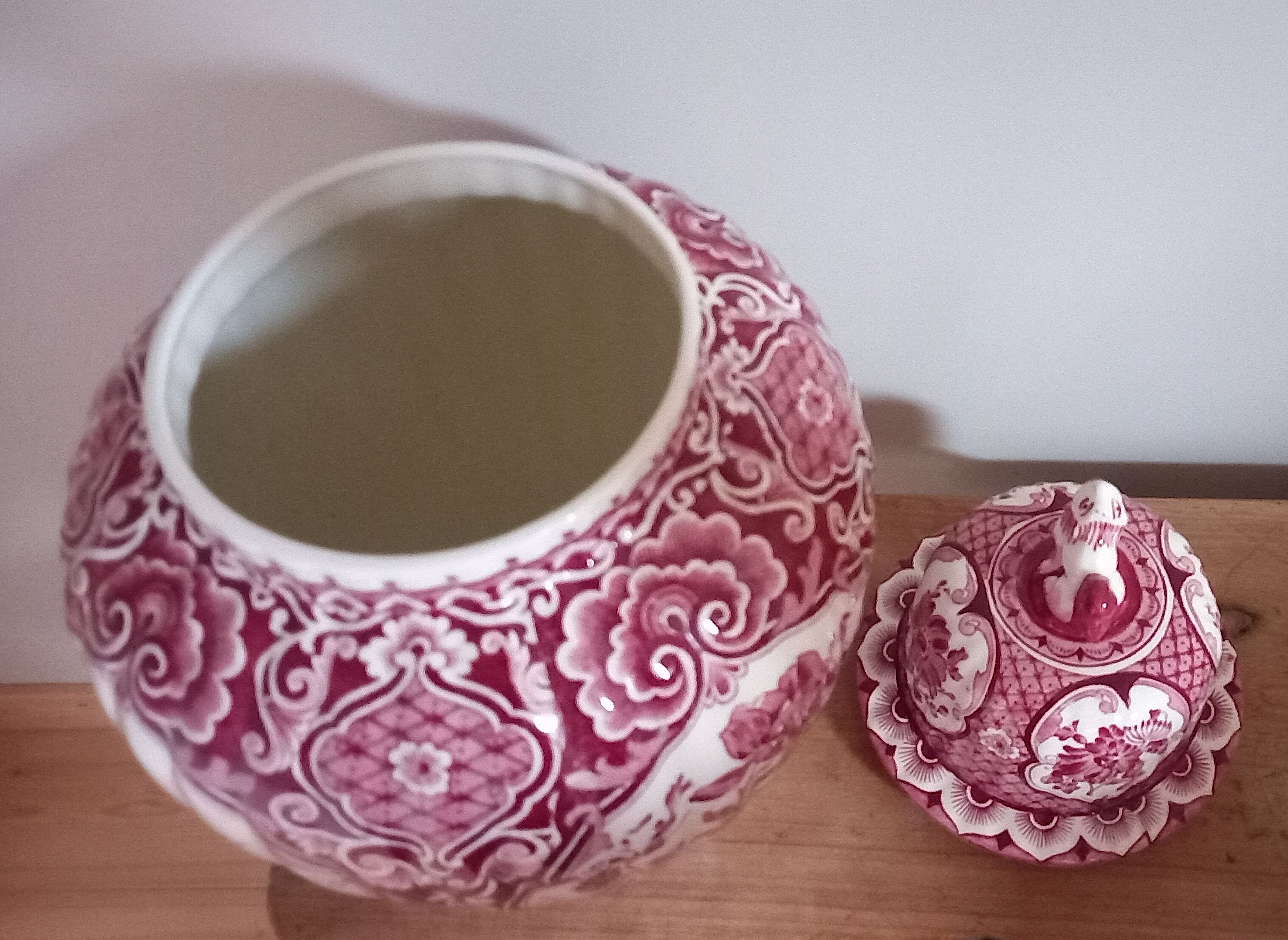 Covered vase Royal Sphinx Maastricht Petrus Regout & Co