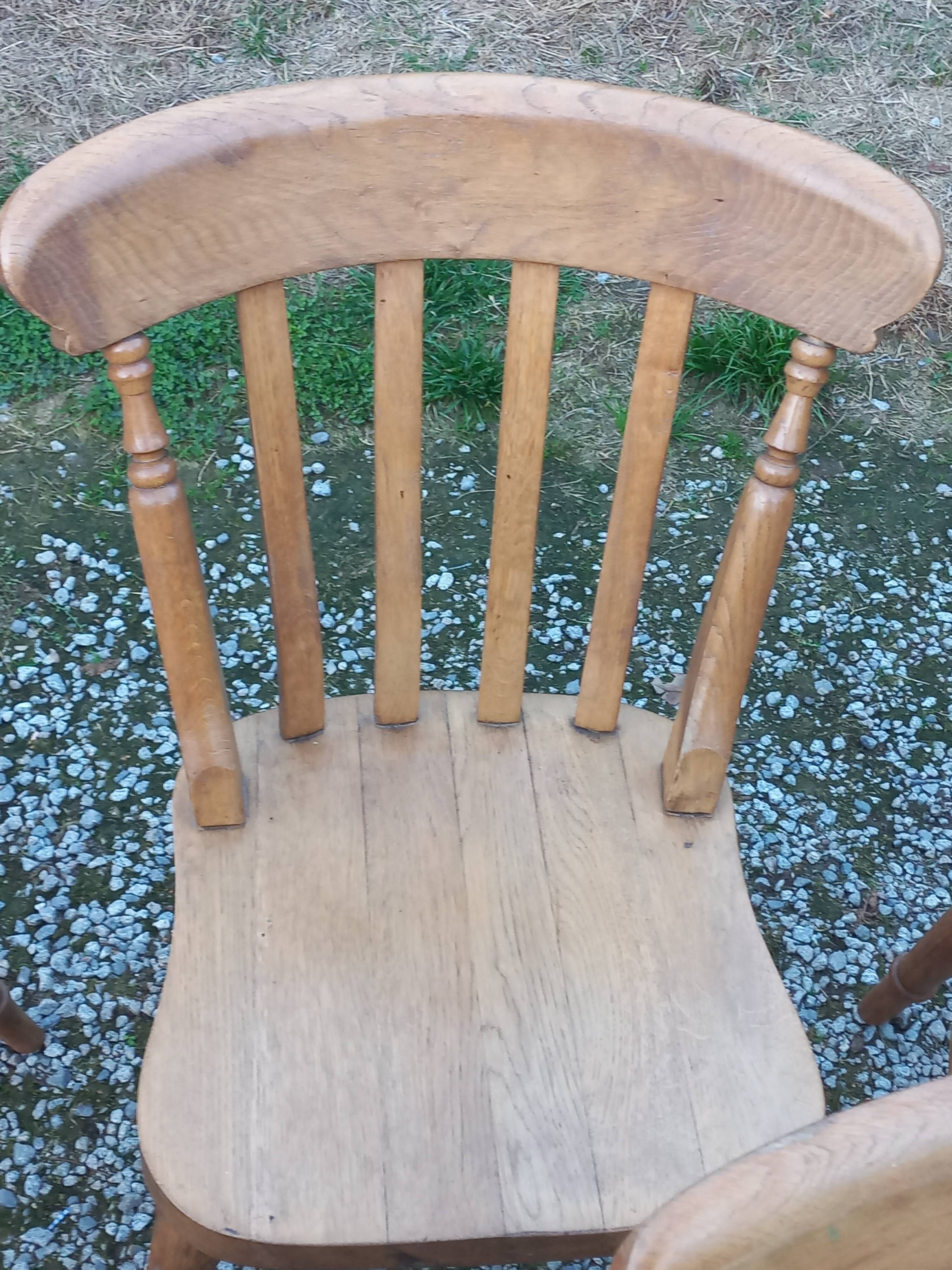 Set de 4 chaises et 1 fauteuil style montagne en chêne