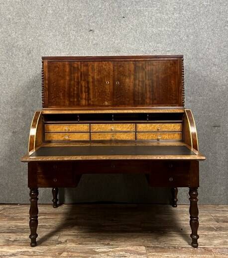 Bureau à cylindre époque Louis Philippe, Restauration en acajou moucheté