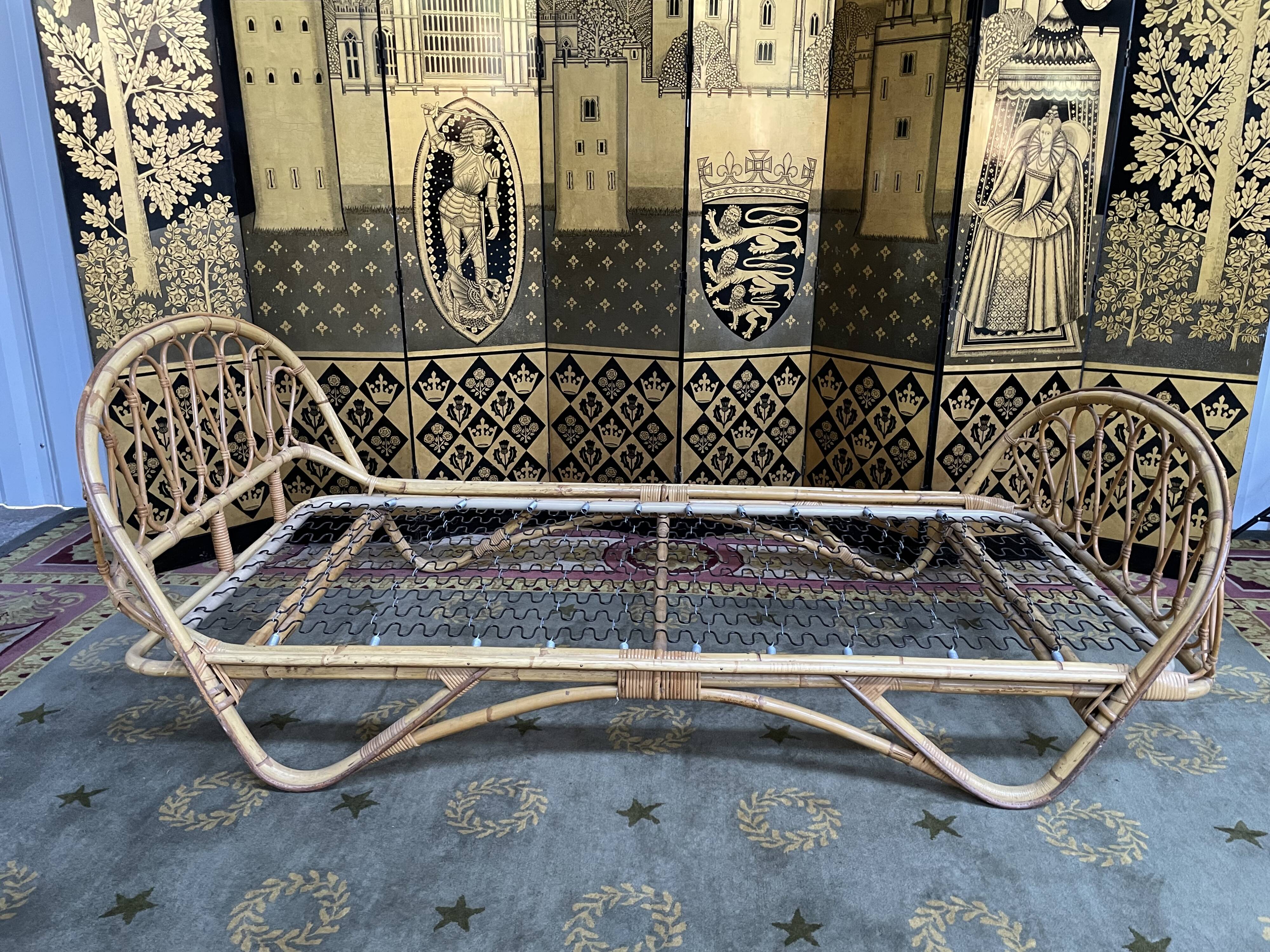 Rattan basket bed