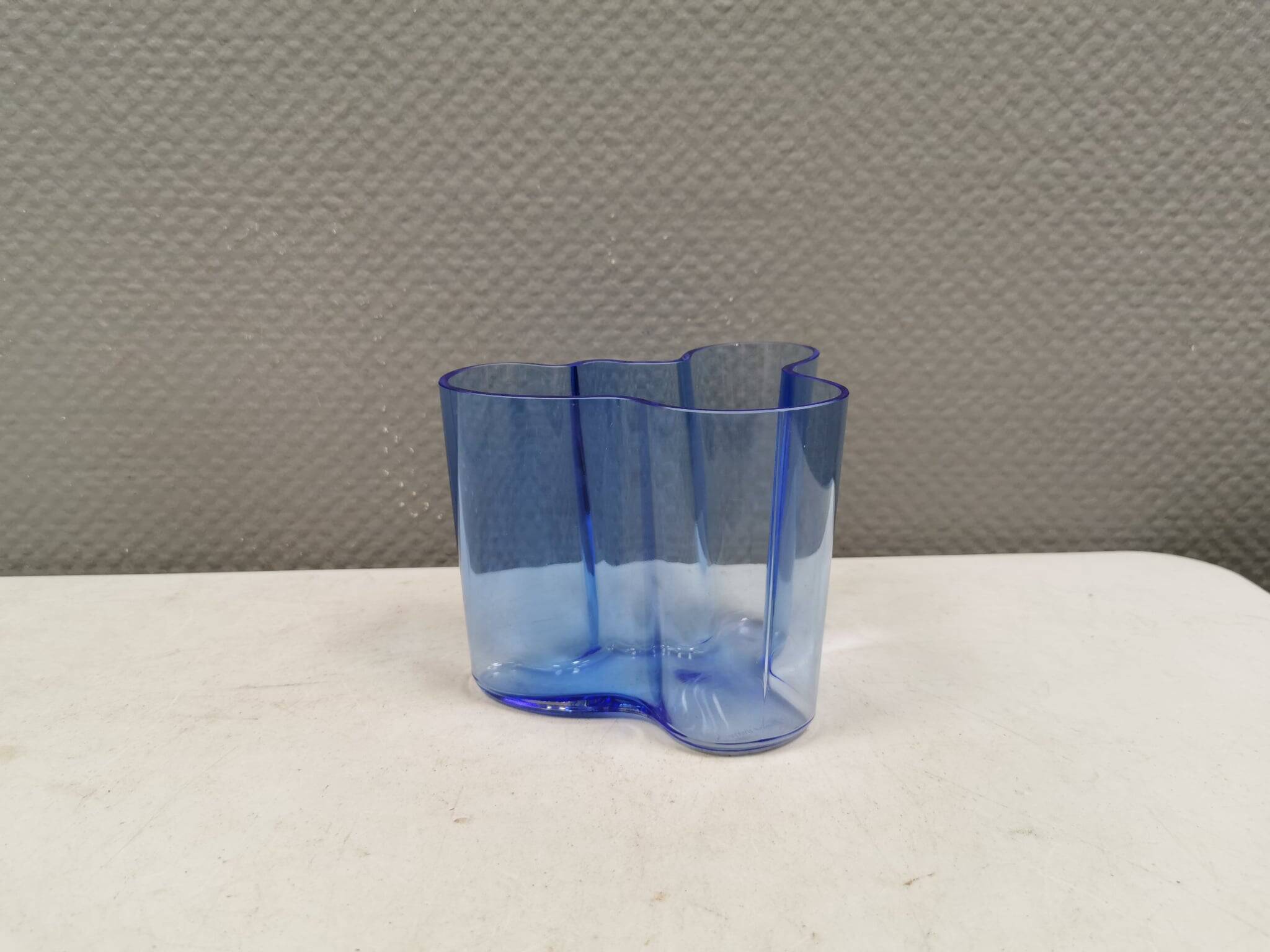 Stylish Alvar Aalto vase, Finland, estimated to be 1980-90s