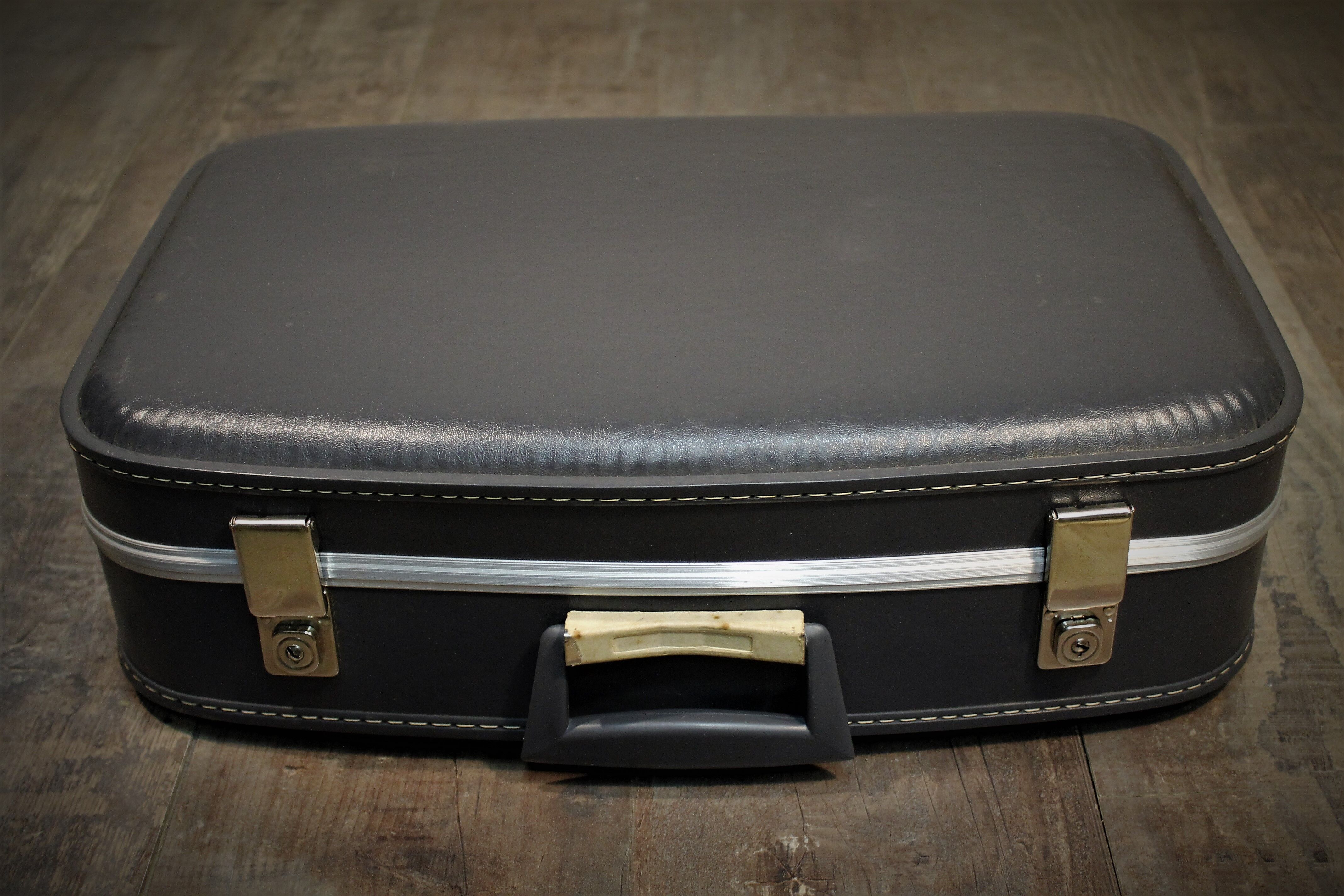 Nesting suitcases hostess & steward 60s