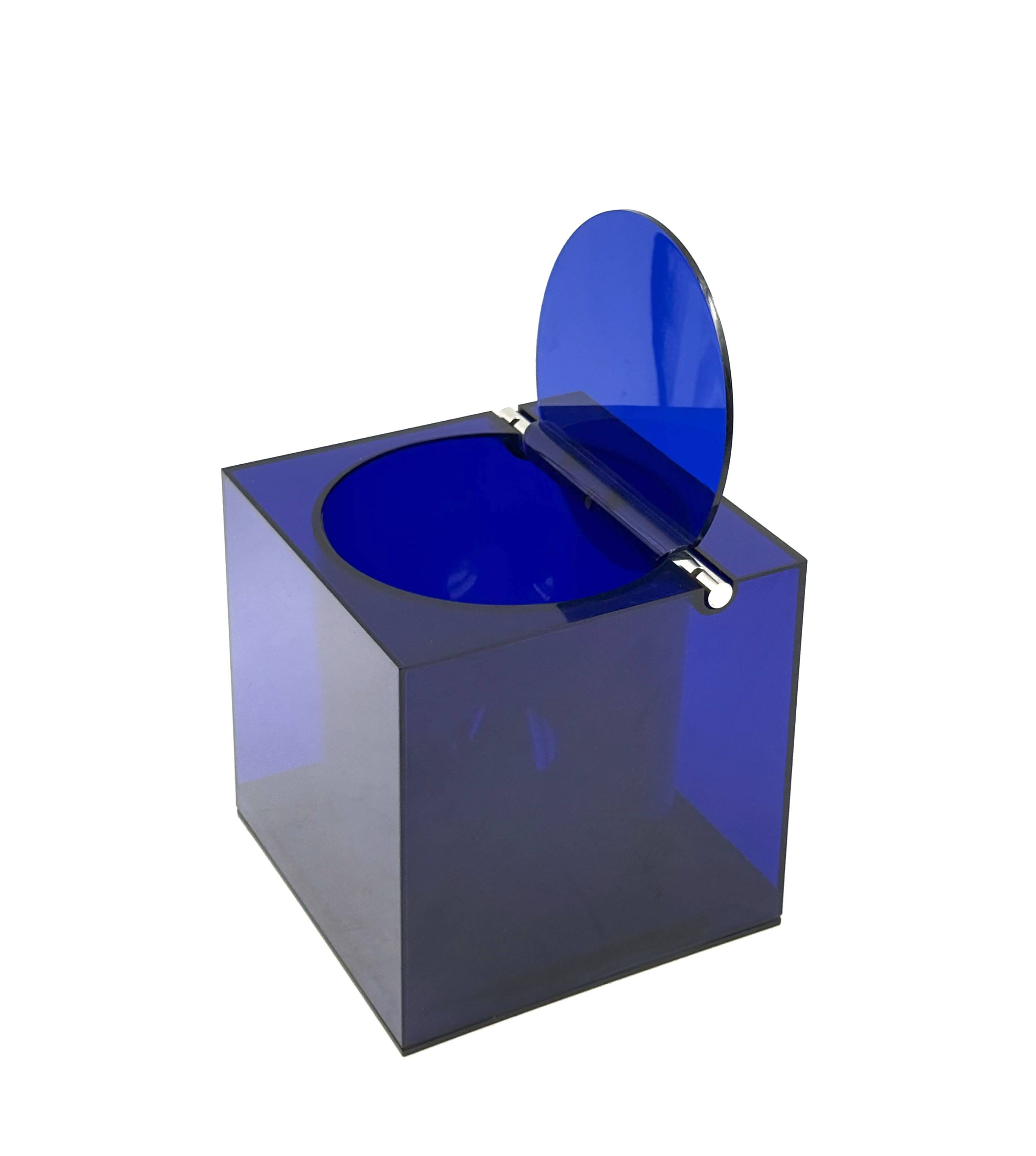 Space age blue plastic Ice Bucket, Studio Opi, Cini & Nils Italy, ca. 1970s